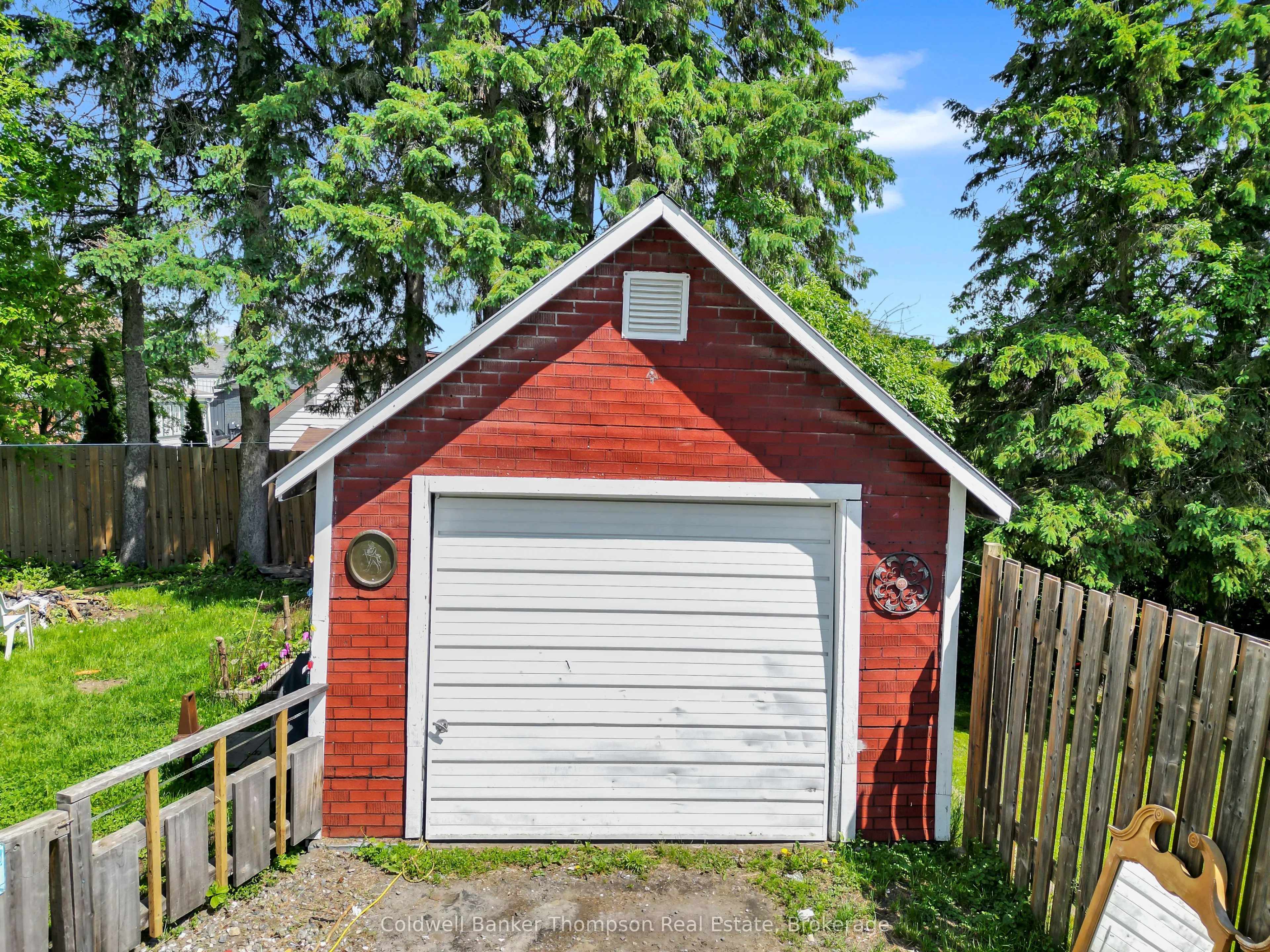 10 Duncan Street E