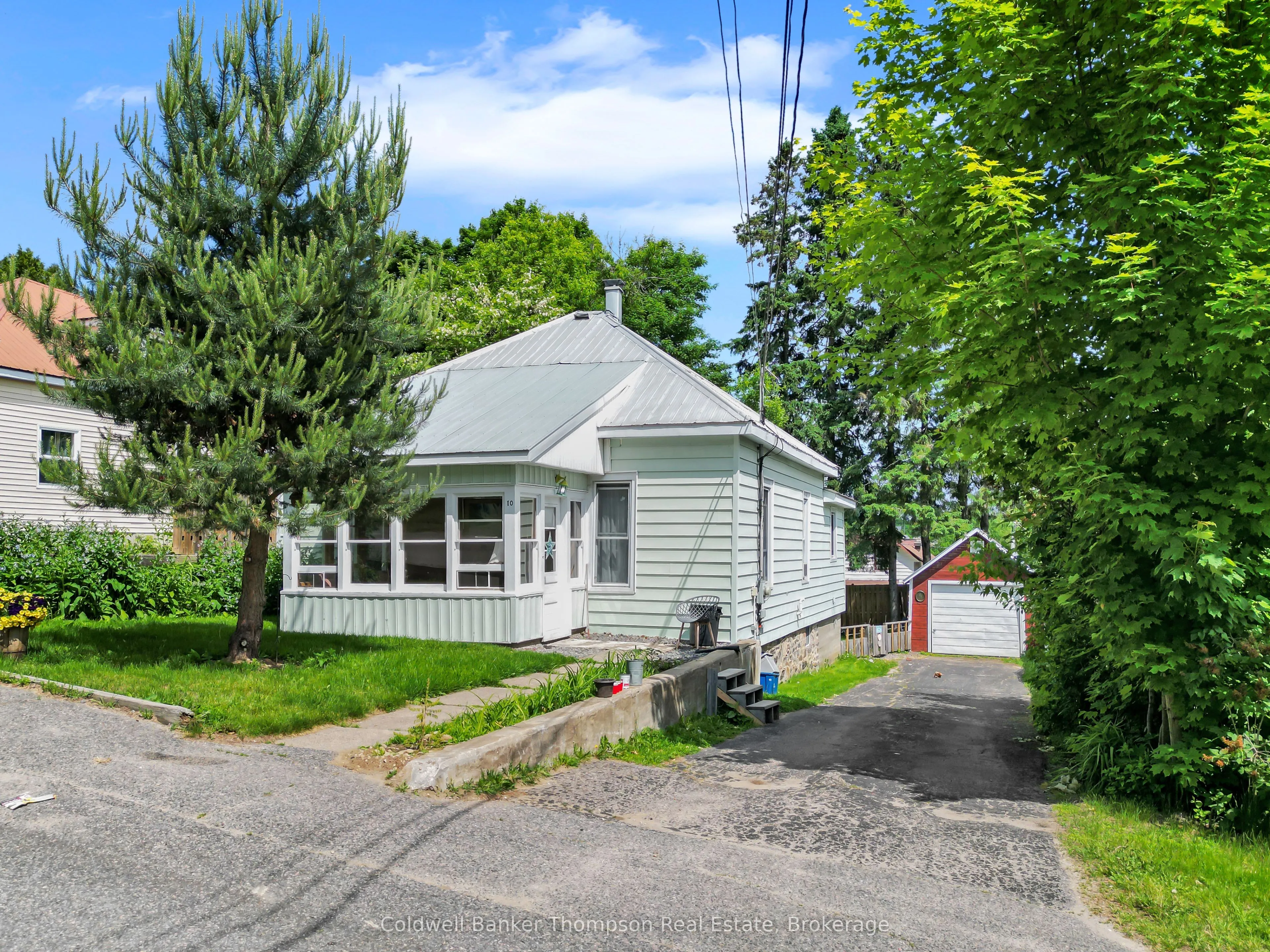 10 Duncan Street E
