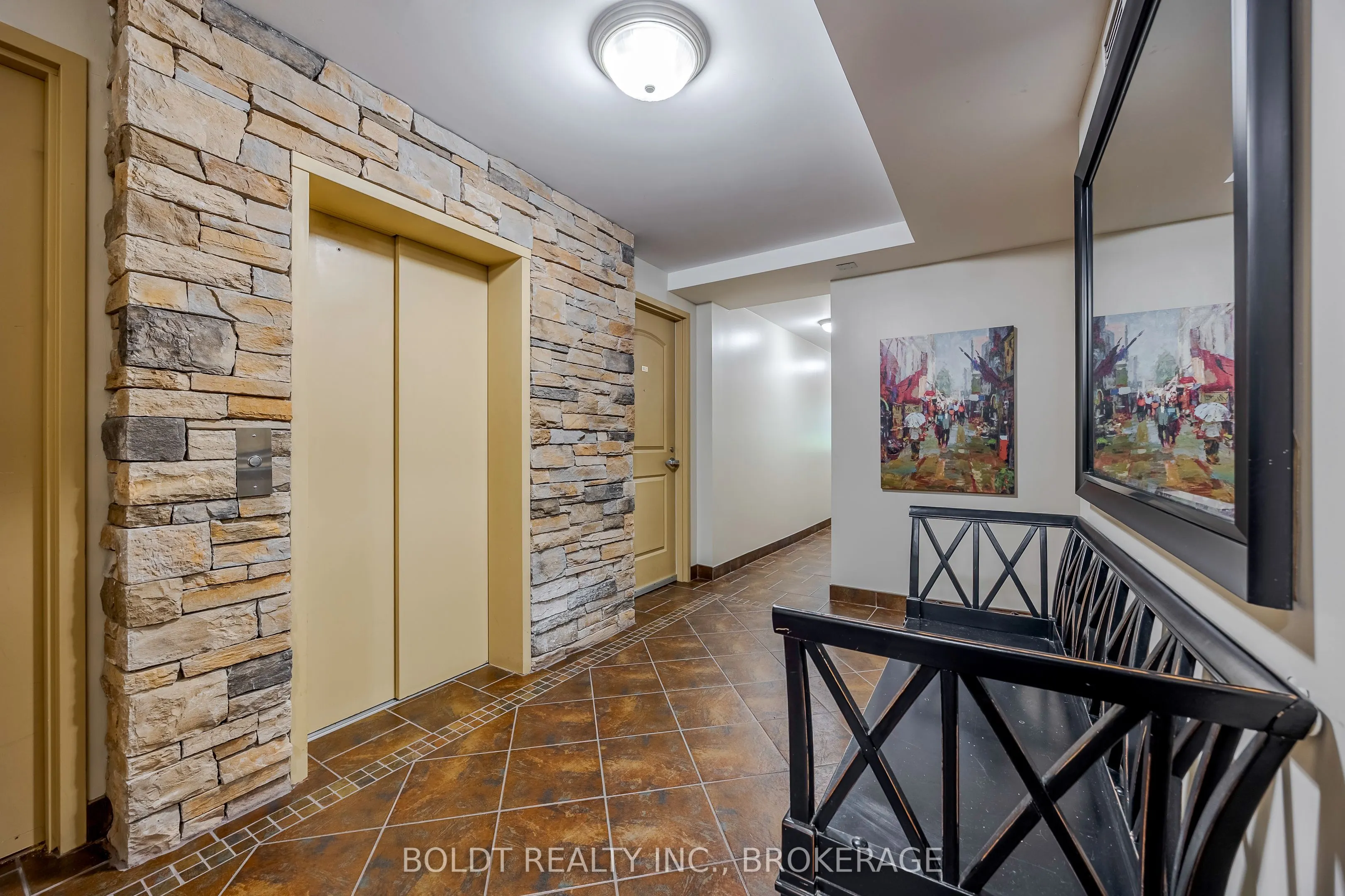 678 LINE 2 Road, #201