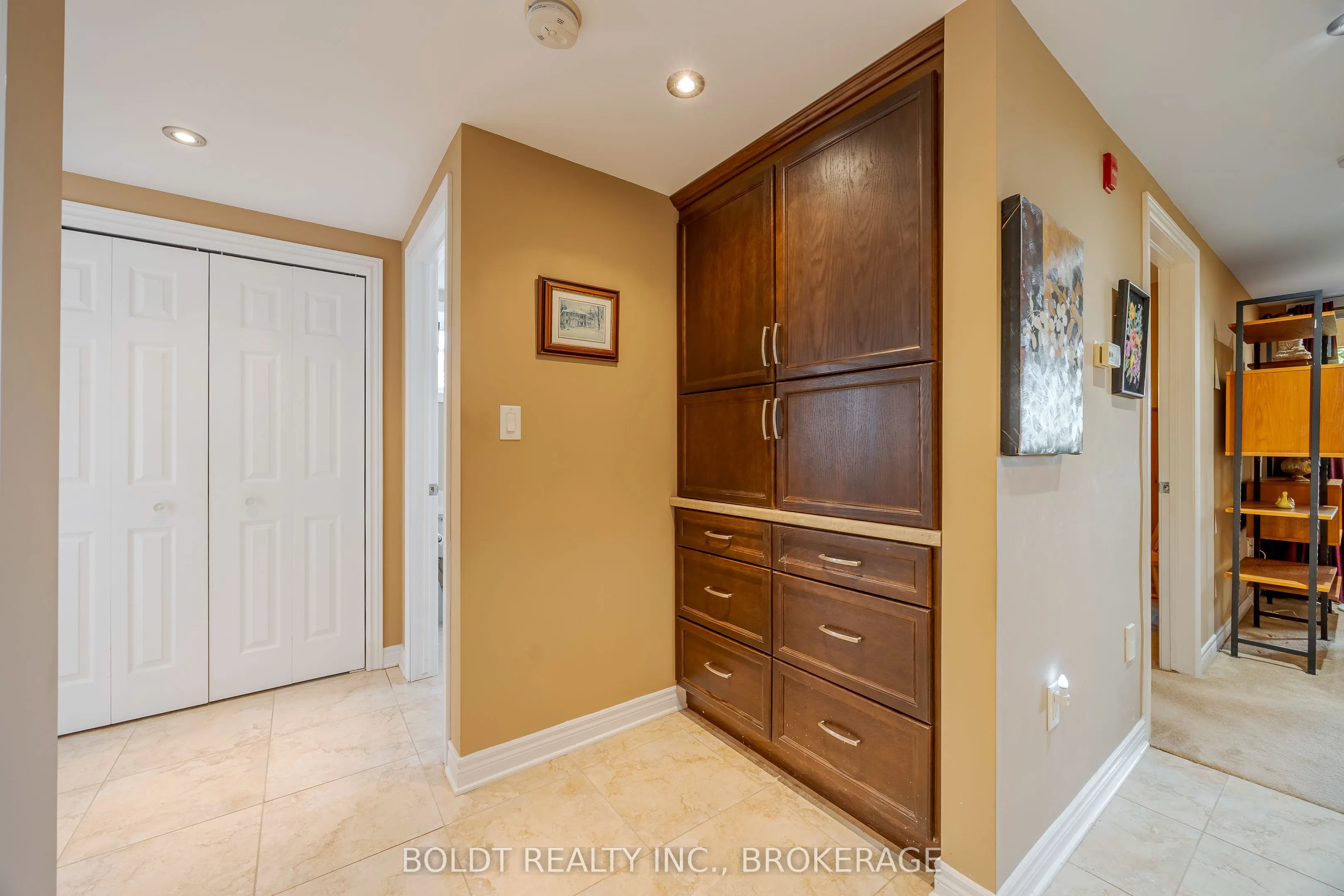 678 LINE 2 Road, #201