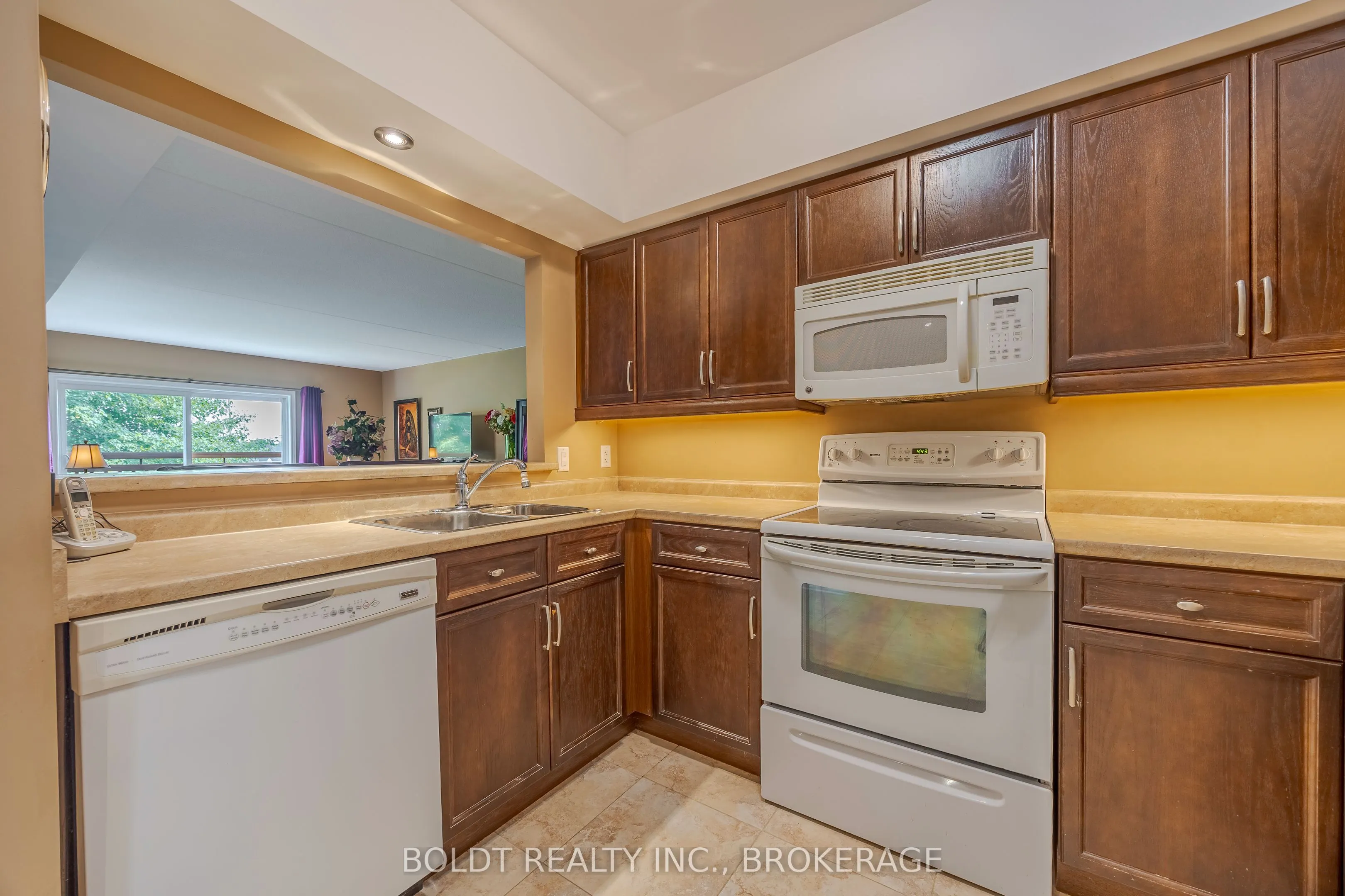 678 LINE 2 Road, #201