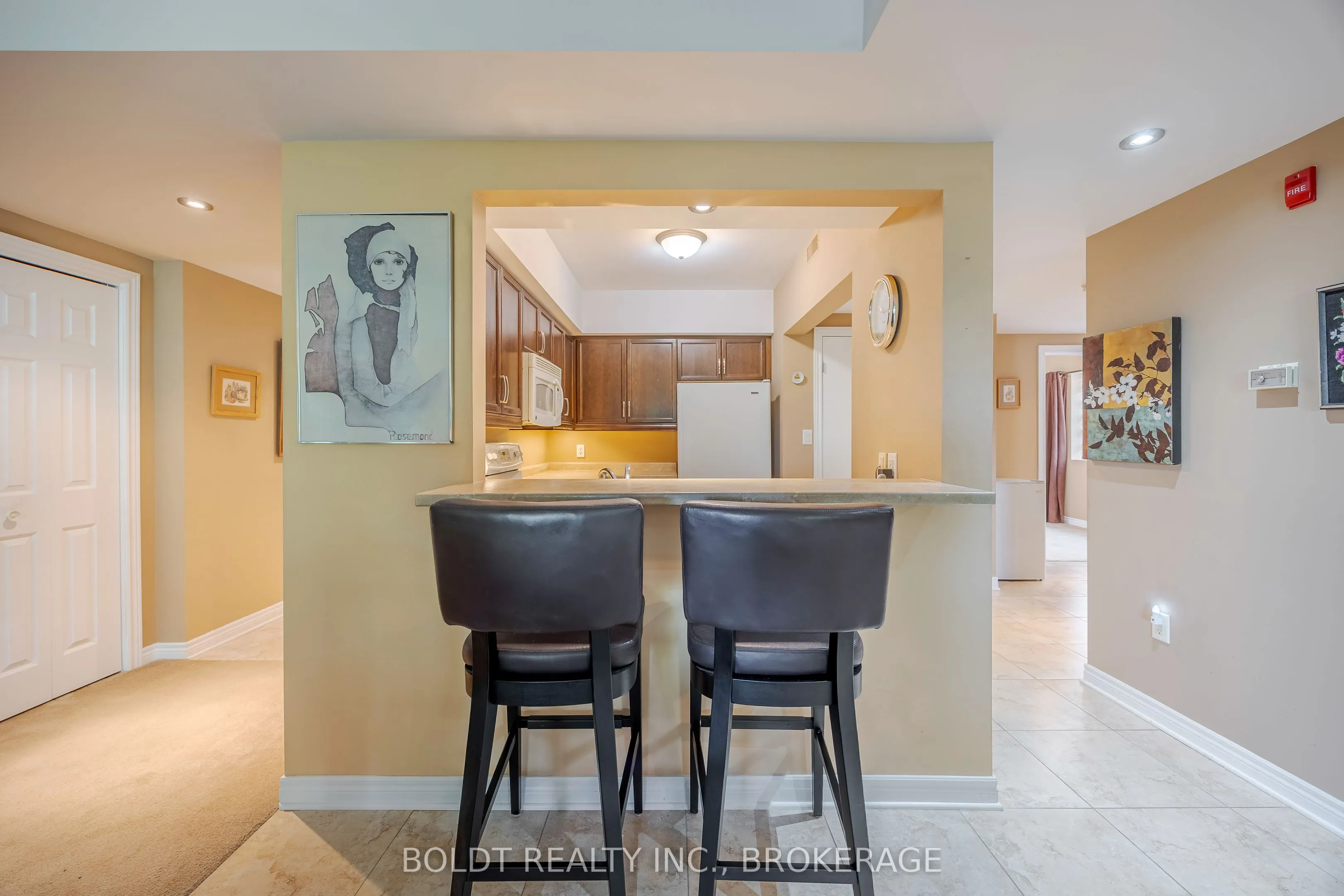 678 LINE 2 Road, #201