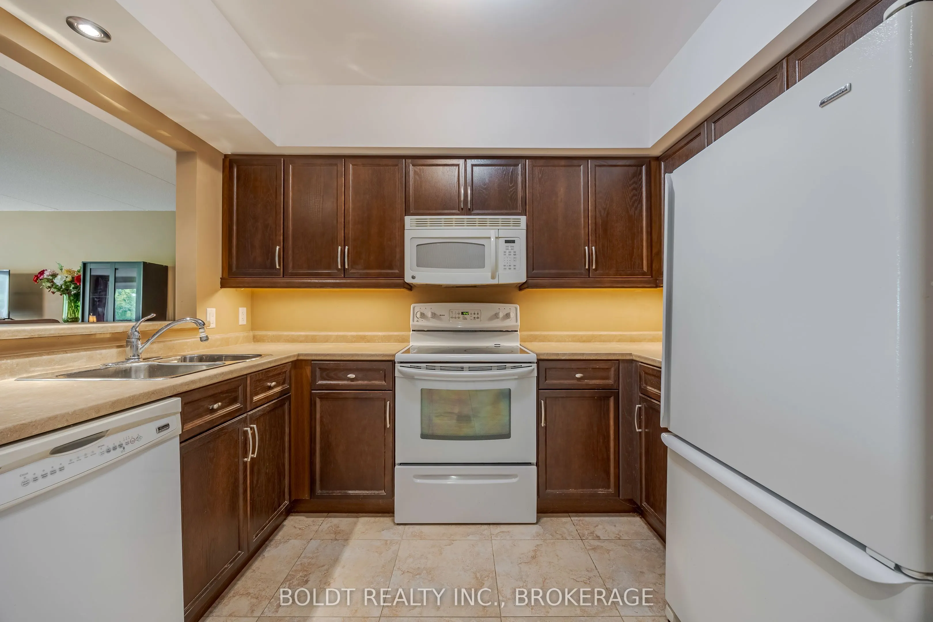 678 LINE 2 Road, #201