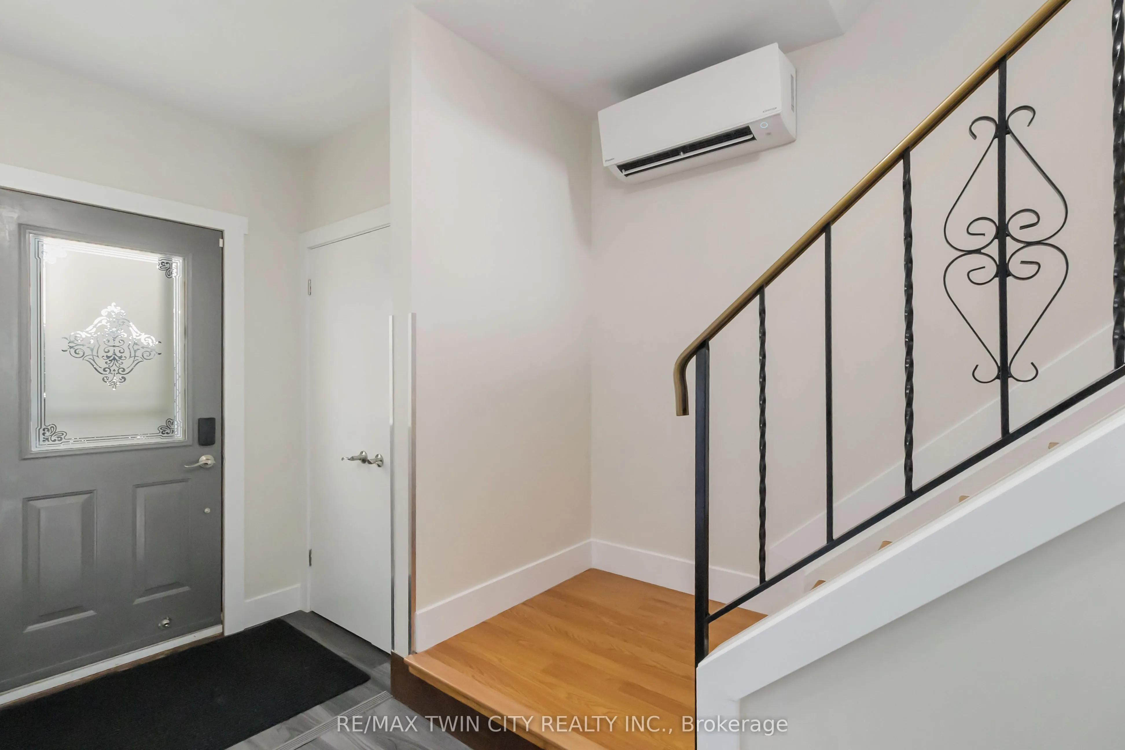 52 Debby Crescent