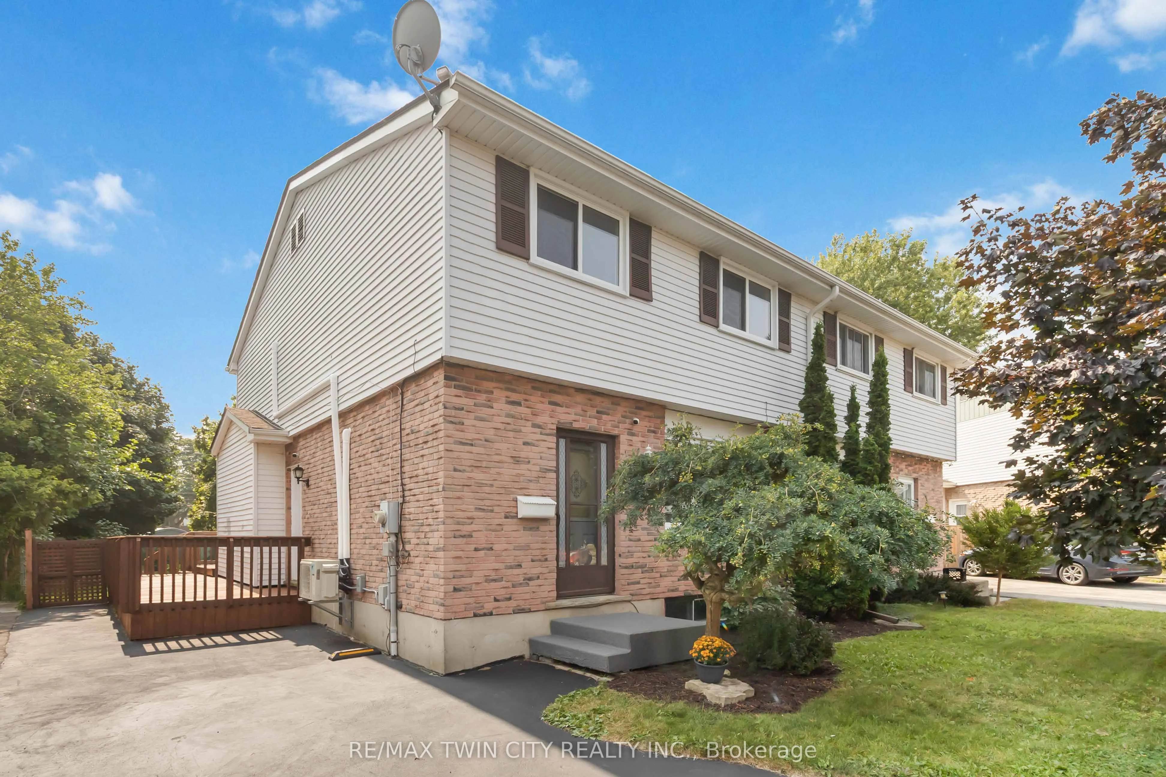 52 Debby Crescent