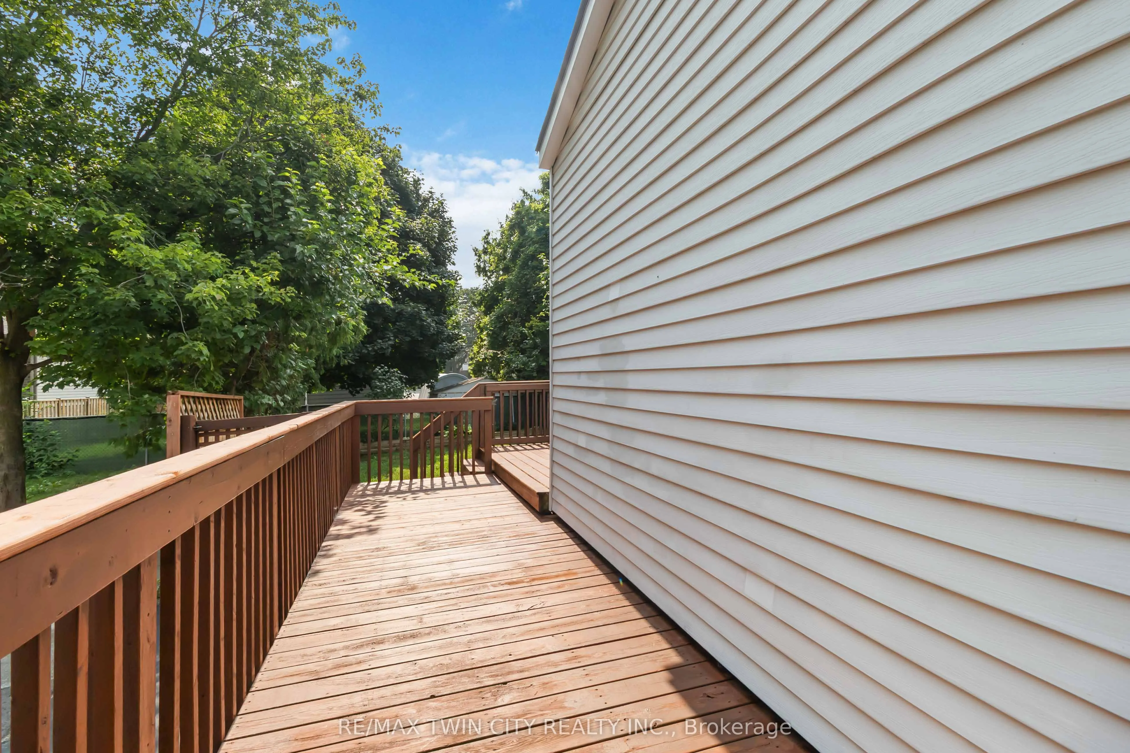 52 Debby Crescent