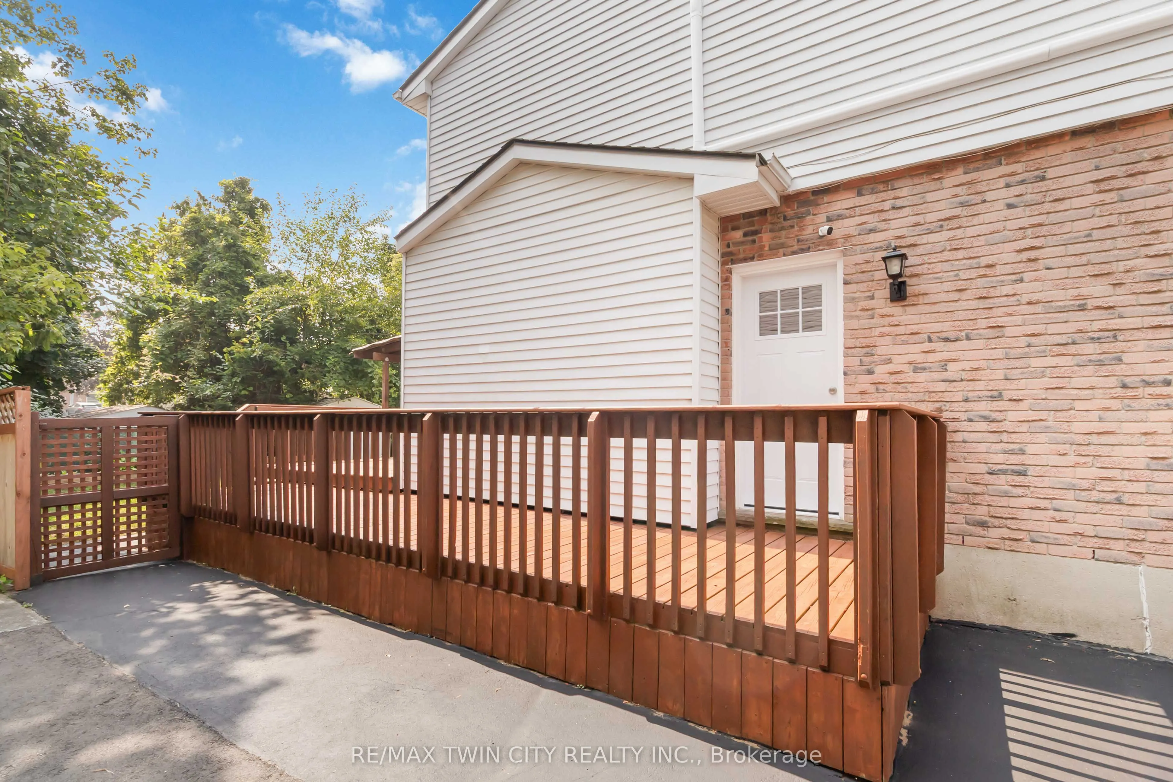 52 Debby Crescent