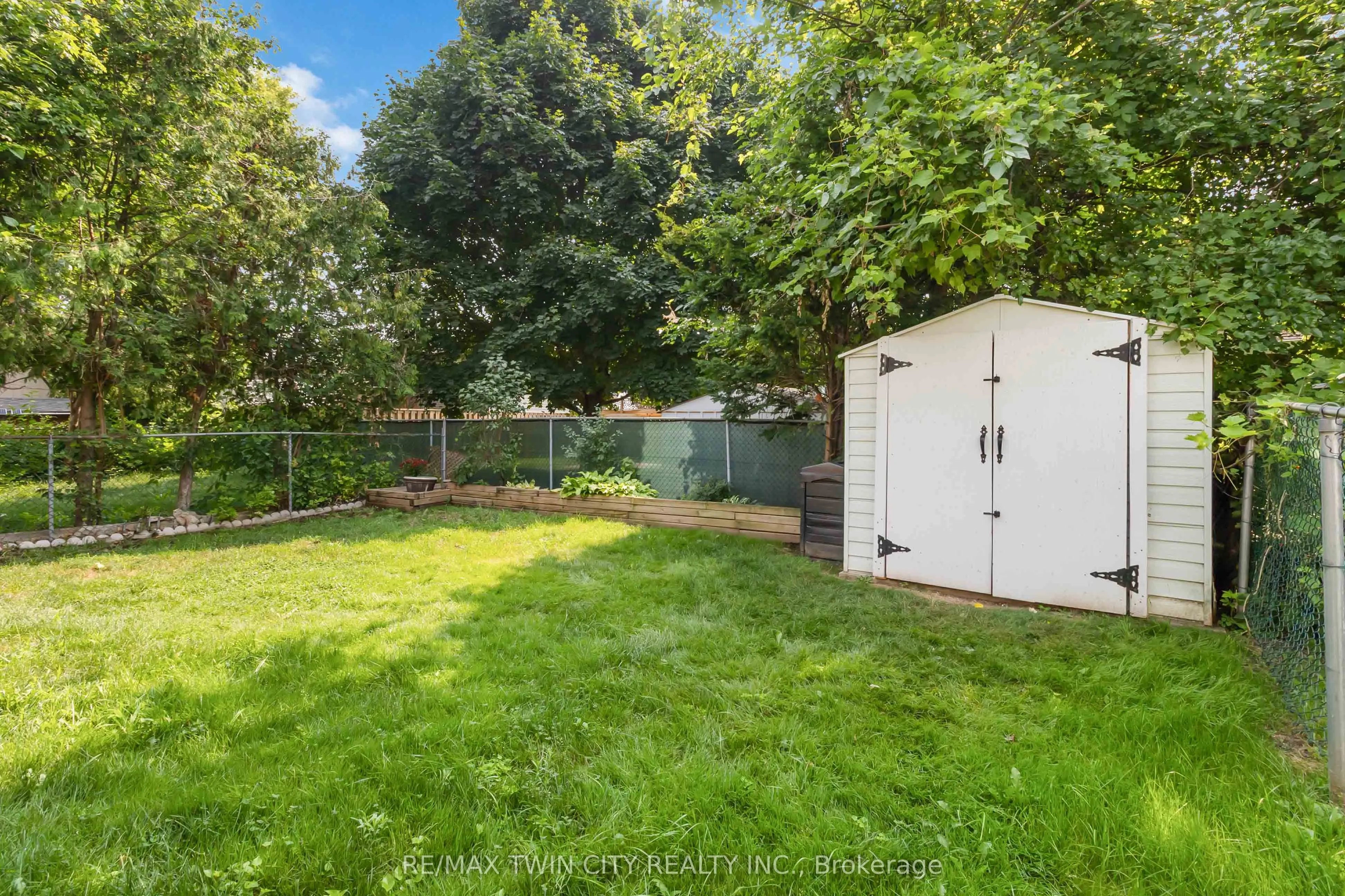 52 Debby Crescent