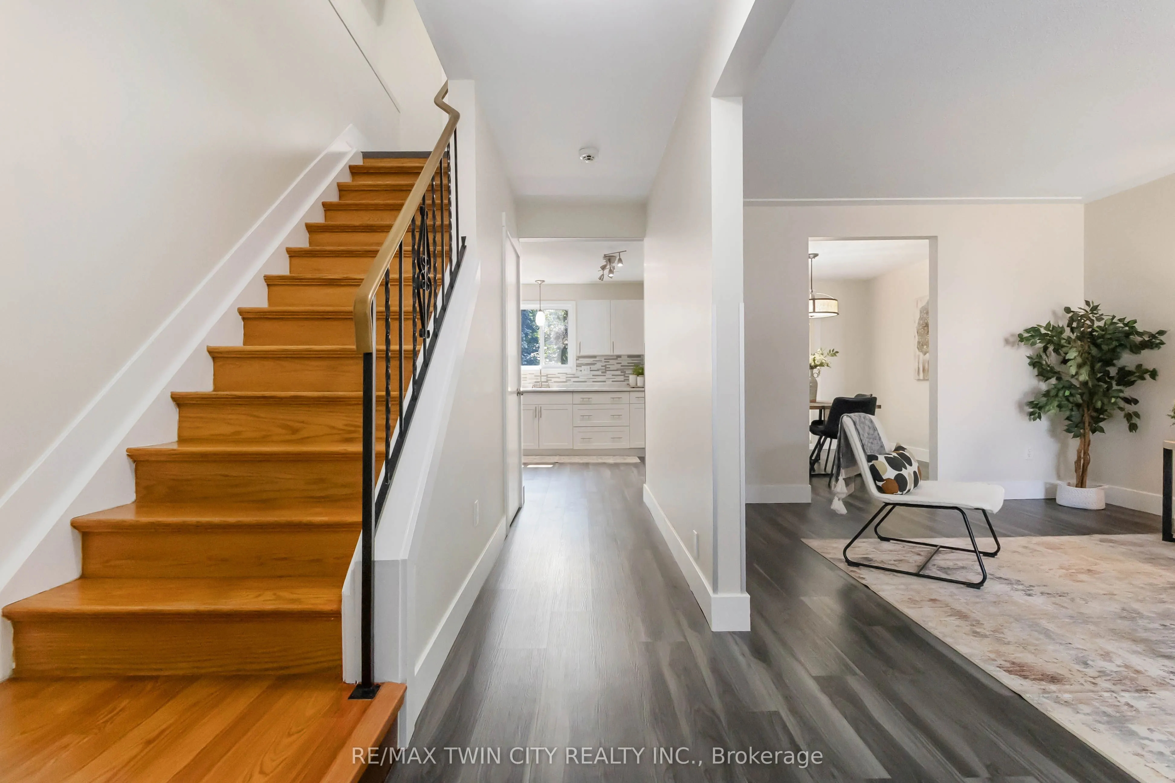 52 Debby Crescent