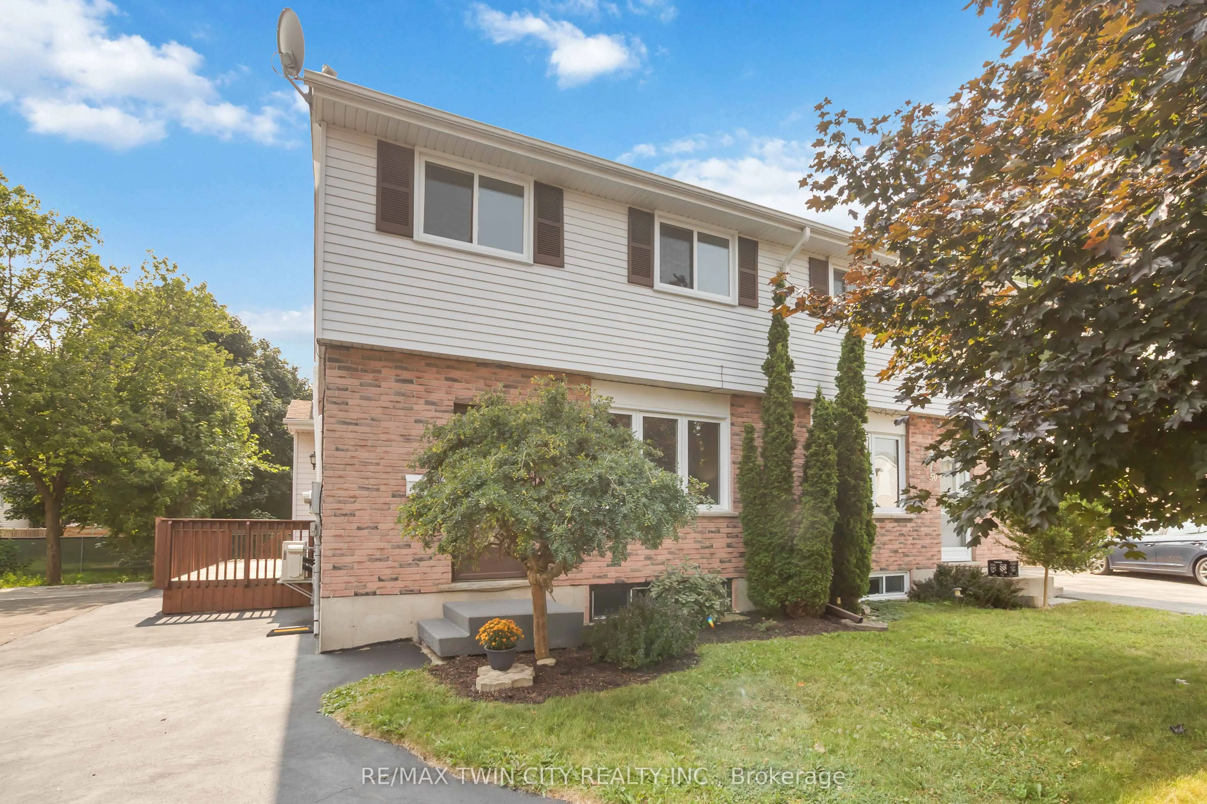 52 Debby Crescent