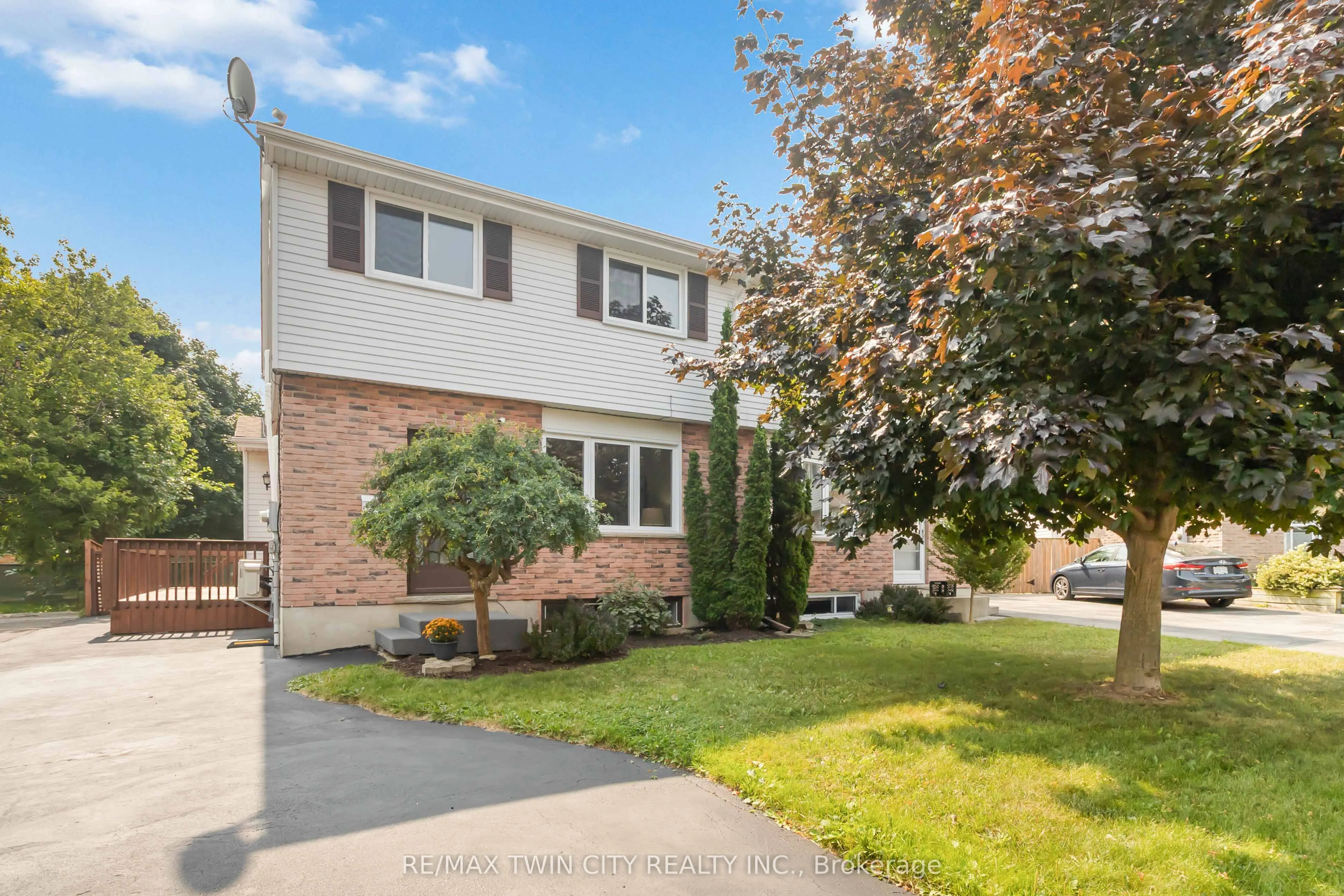 52 Debby Crescent
