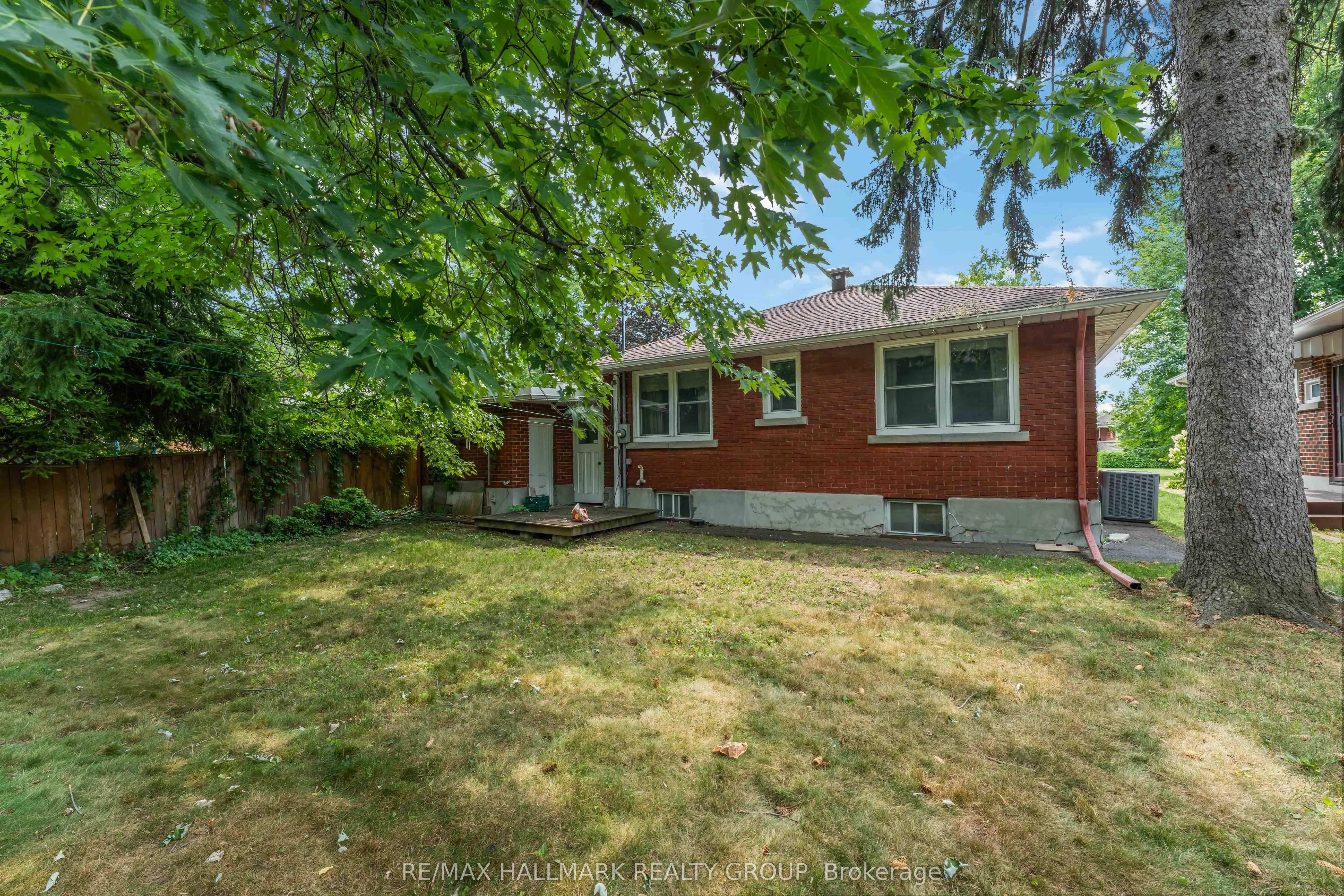 2055 Neepawa Avenue