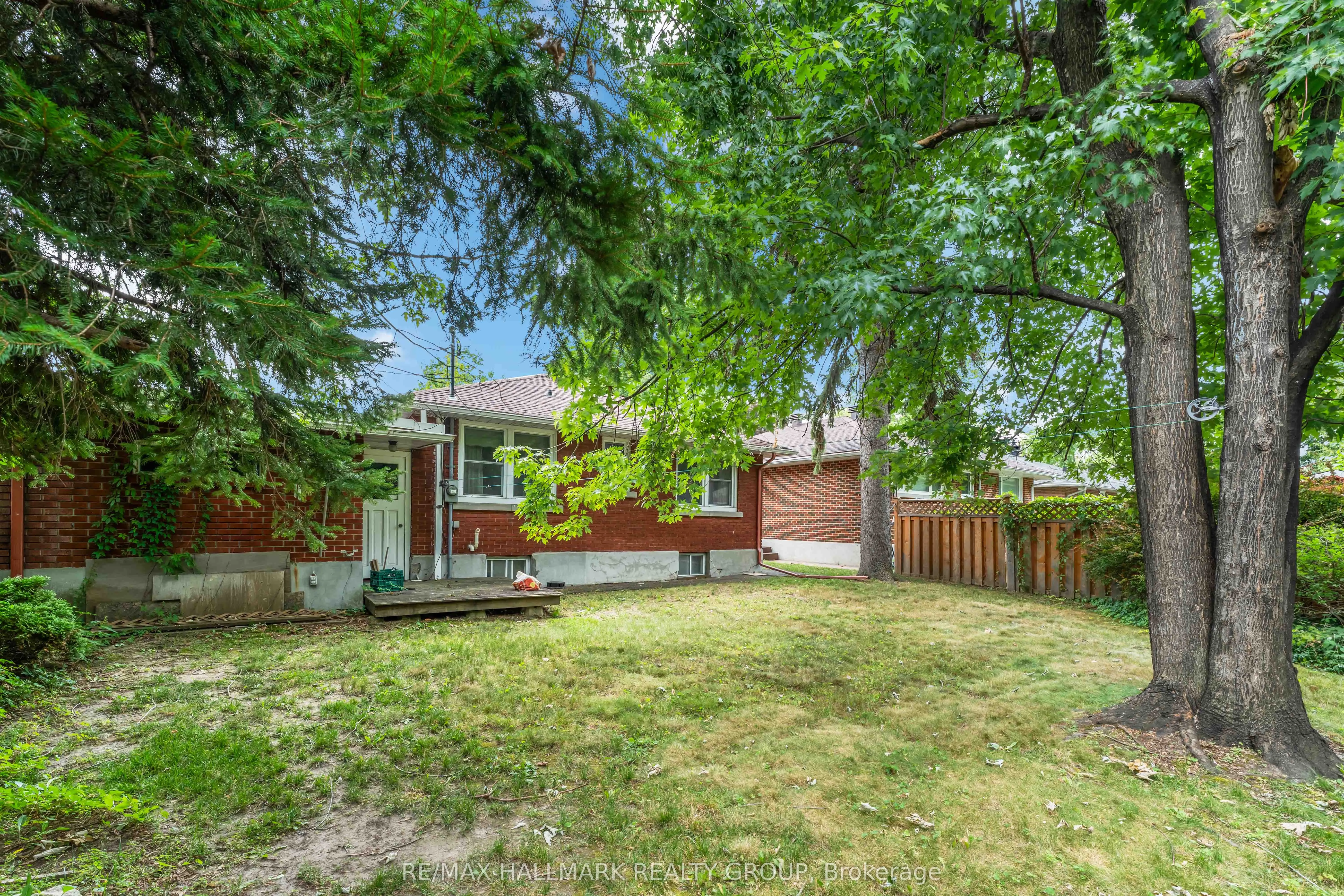 2055 Neepawa Avenue