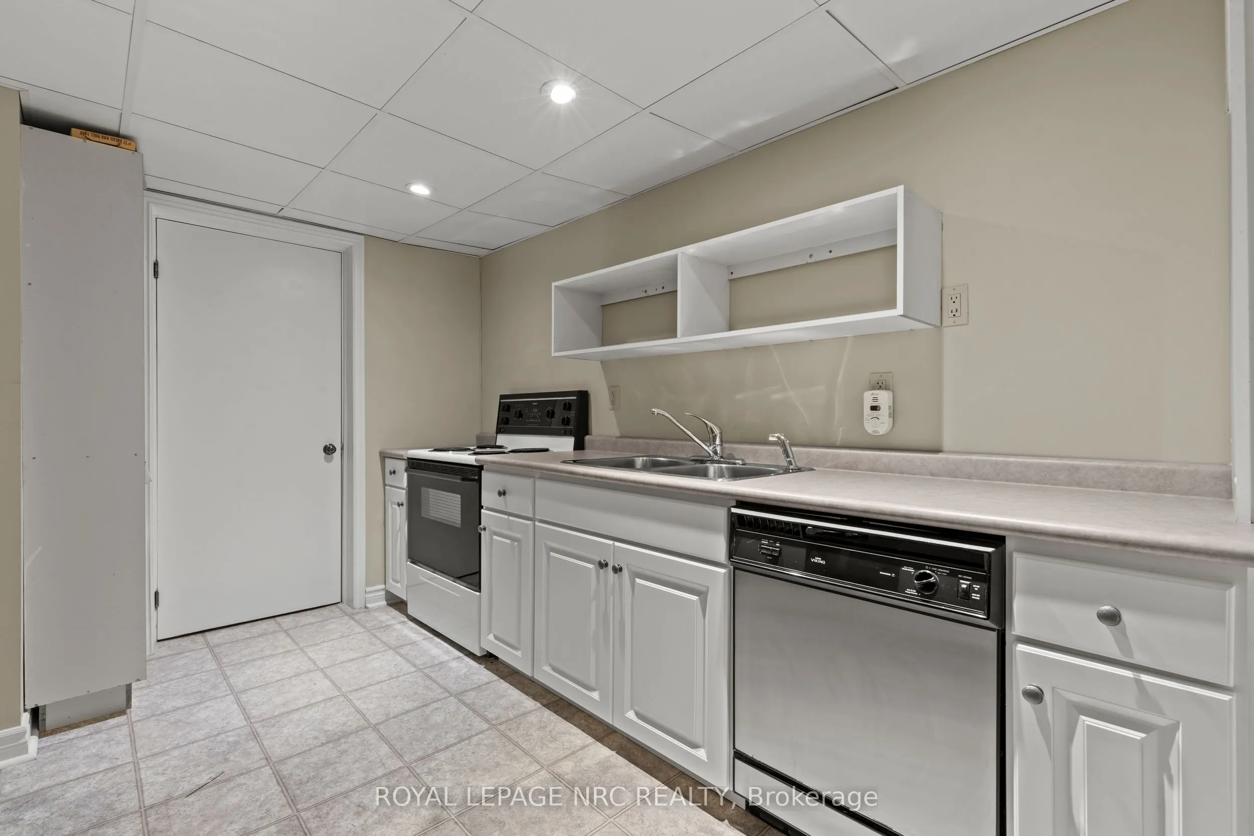 10 Upper Canada Drive