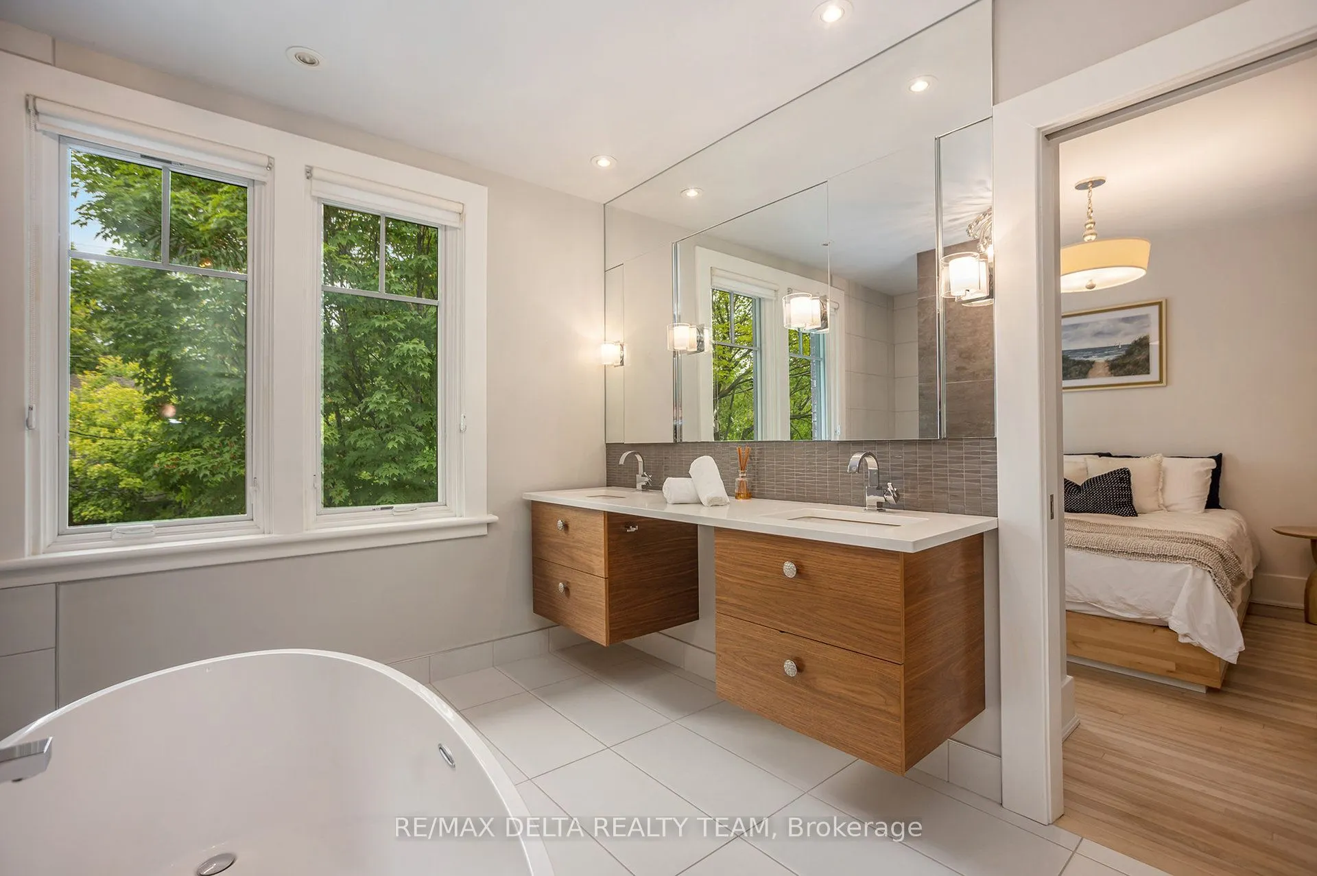 44 Renfrew Avenue