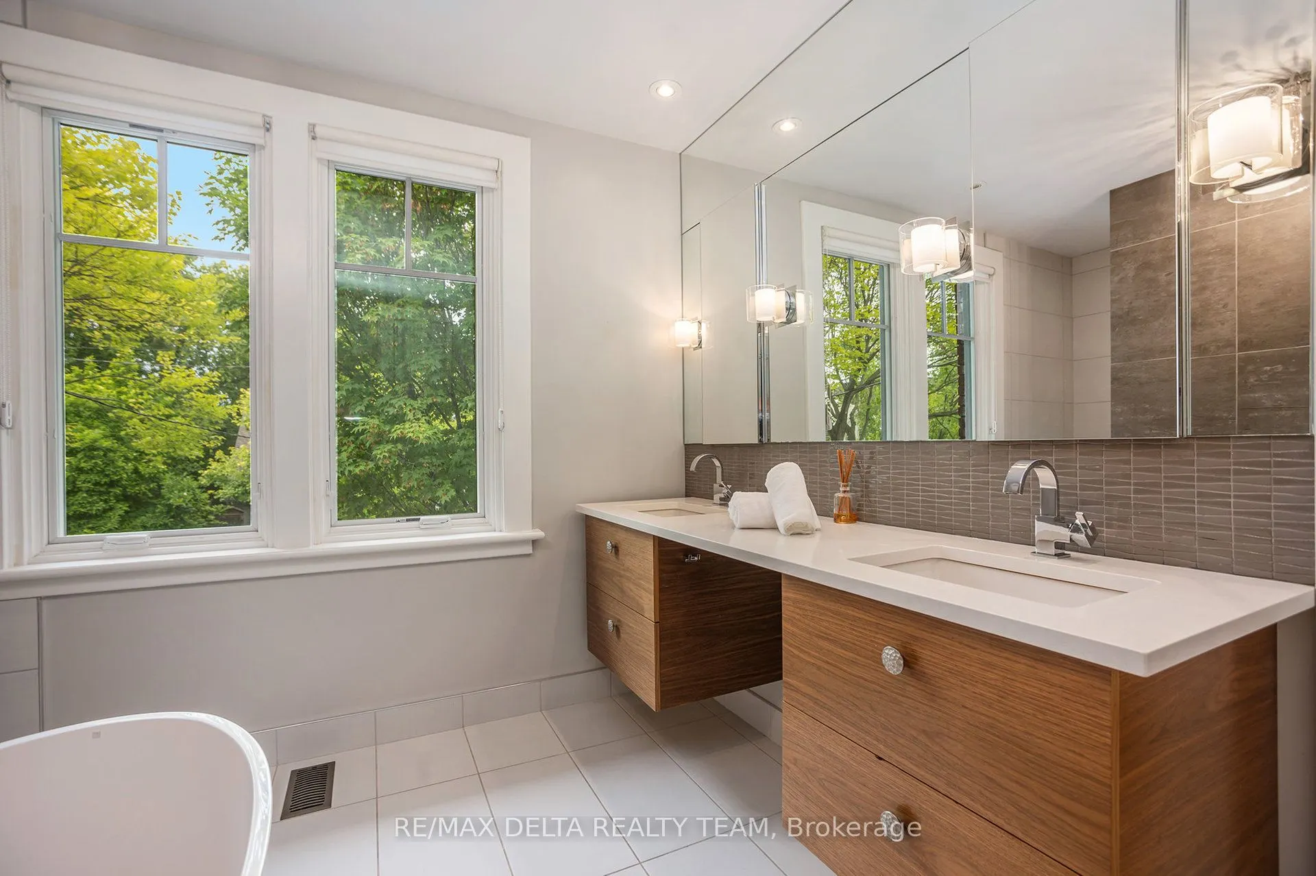 44 Renfrew Avenue