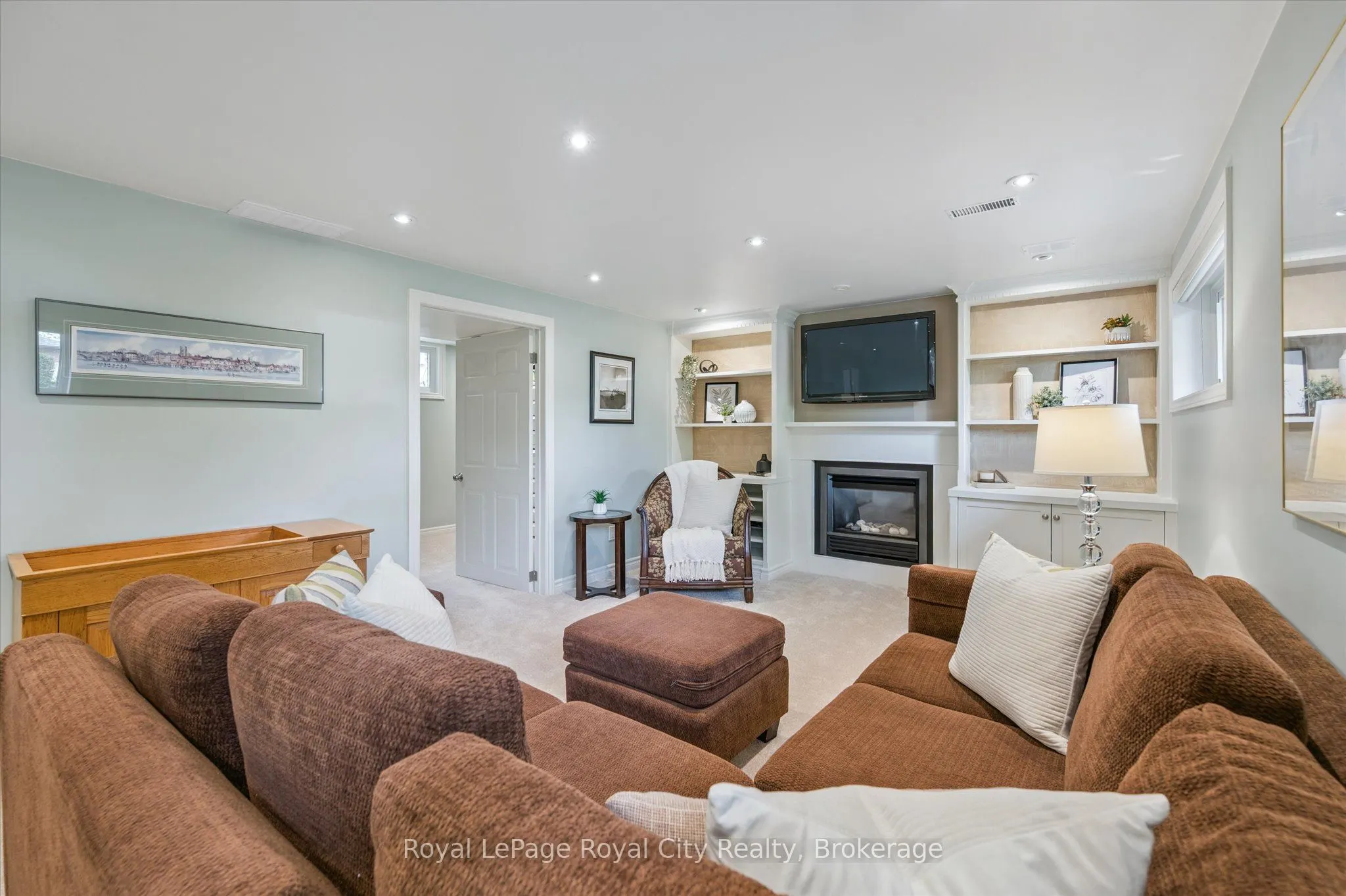 4 Carnaby Crescent