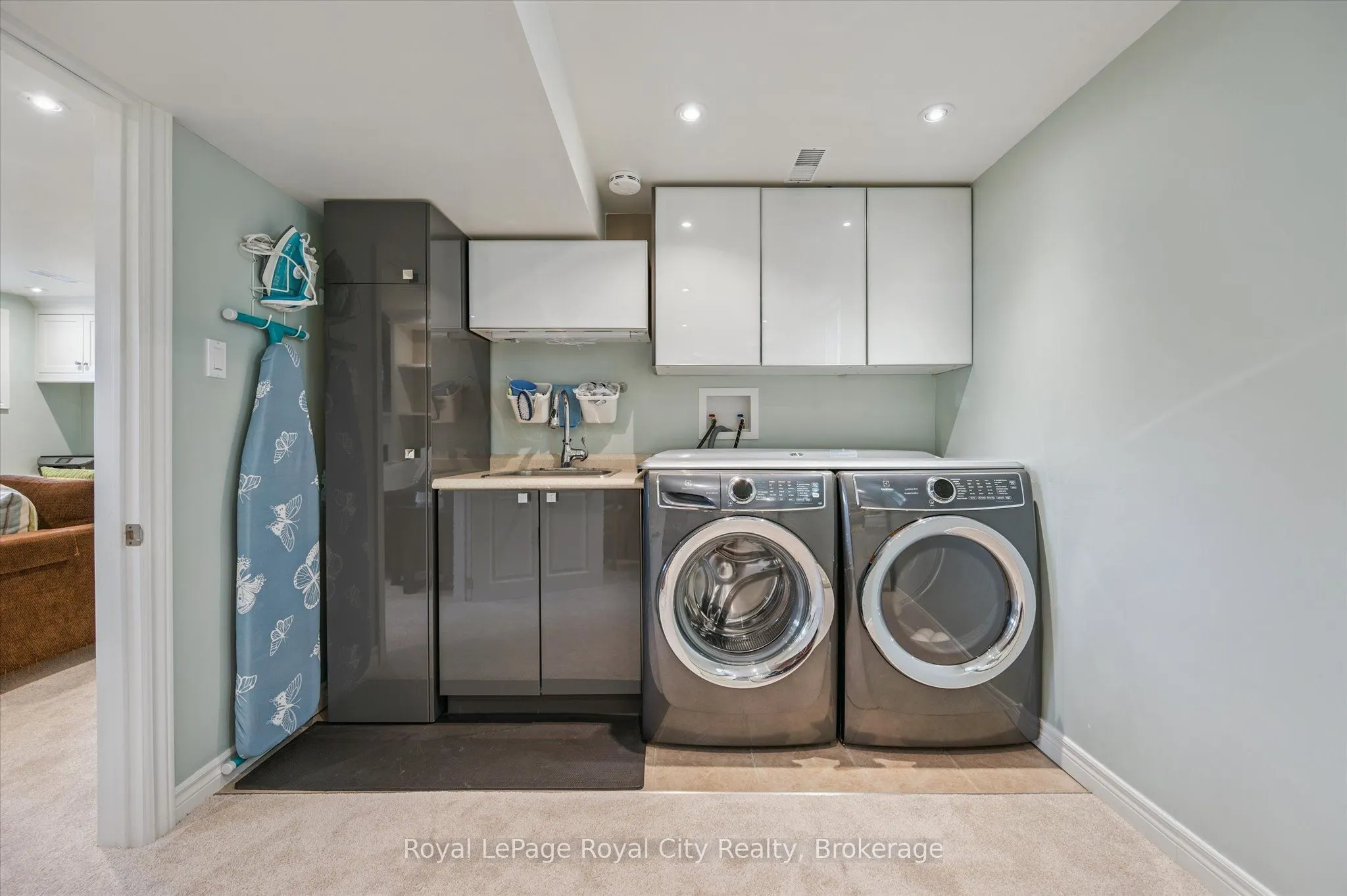 4 Carnaby Crescent