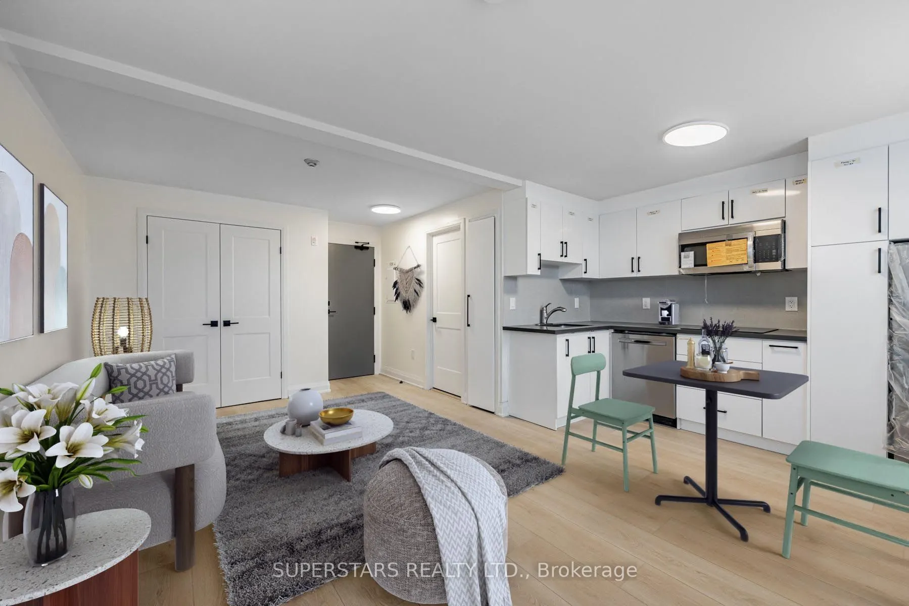 36 Lindsay Street S