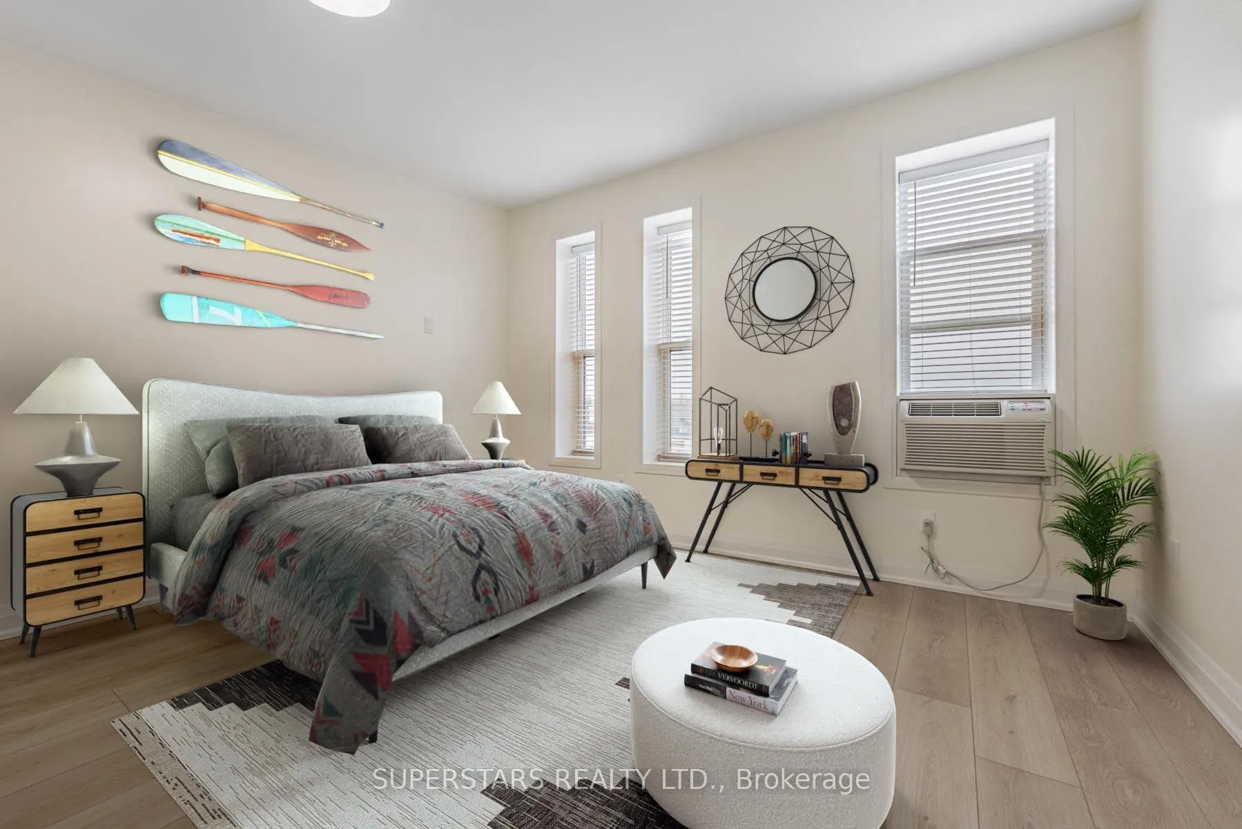 36 Lindsay Street S