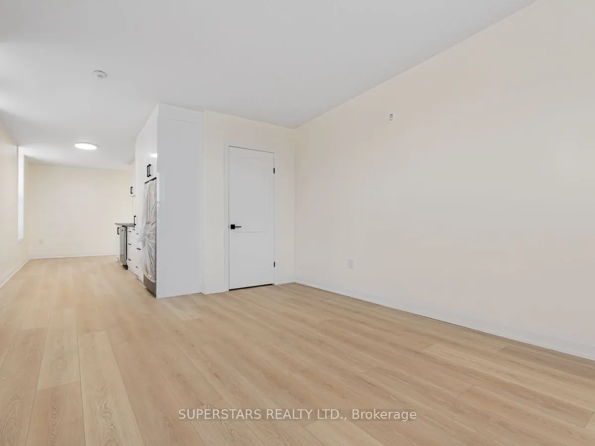 36 Lindsay Street S