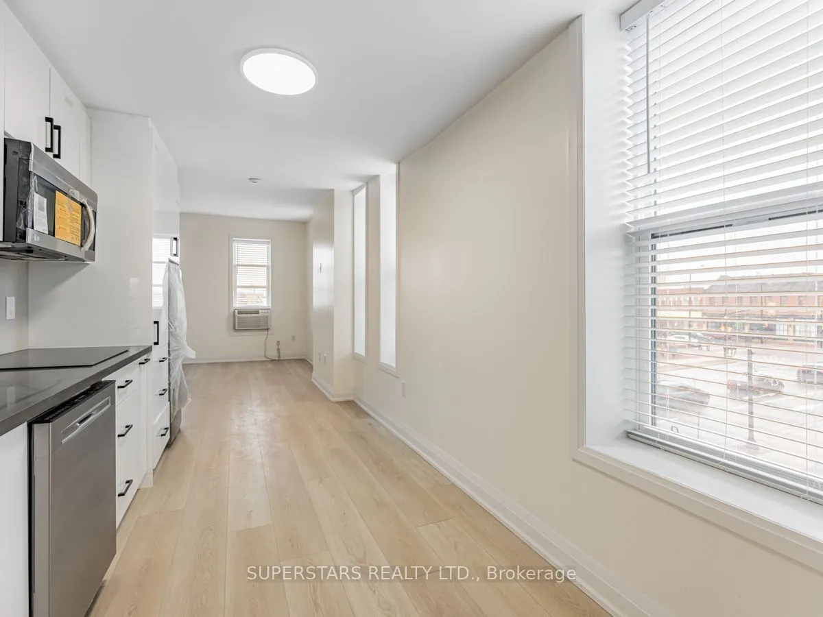 36 Lindsay Street S