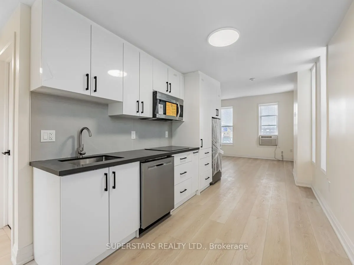 36 Lindsay Street S