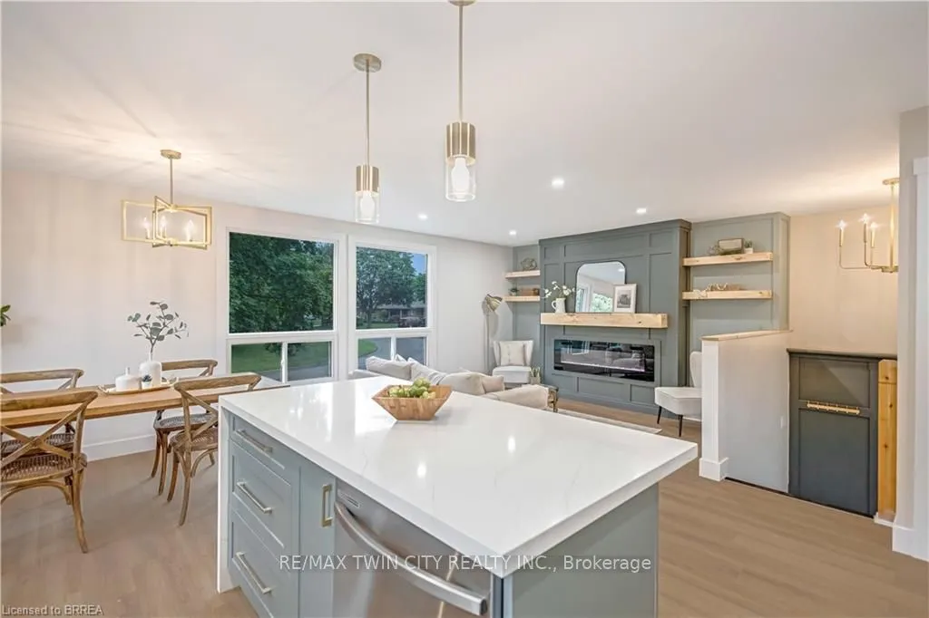 28 Crestlynn Crescent