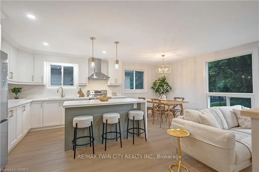 28 Crestlynn Crescent