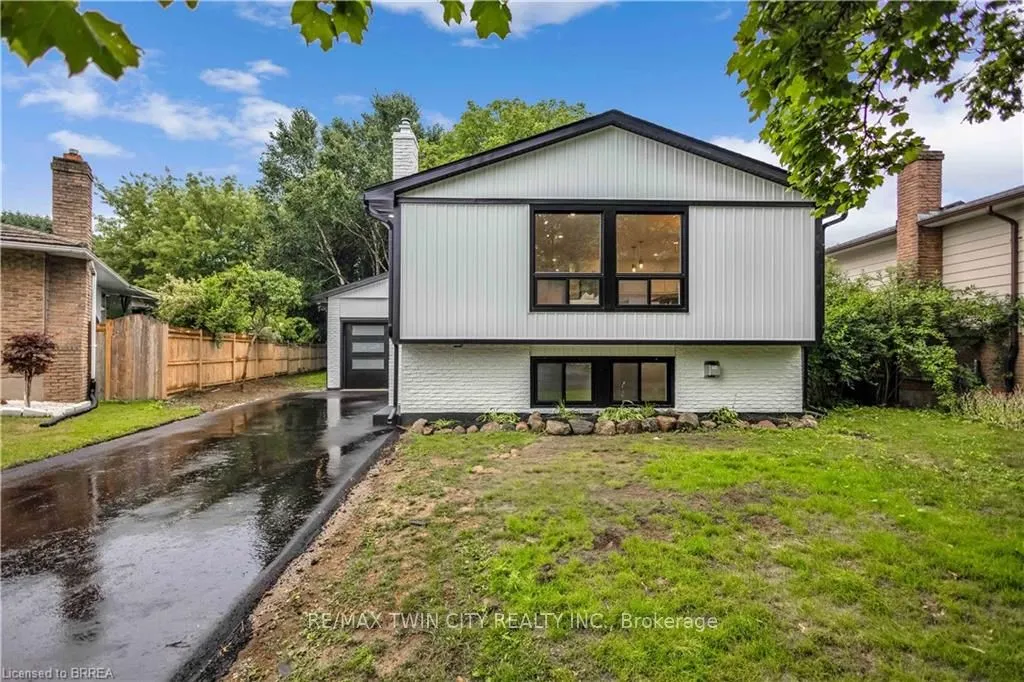 28 Crestlynn Crescent