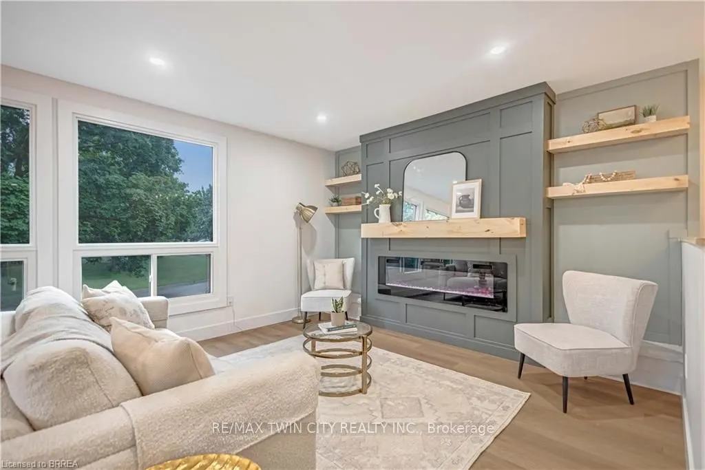 28 Crestlynn Crescent