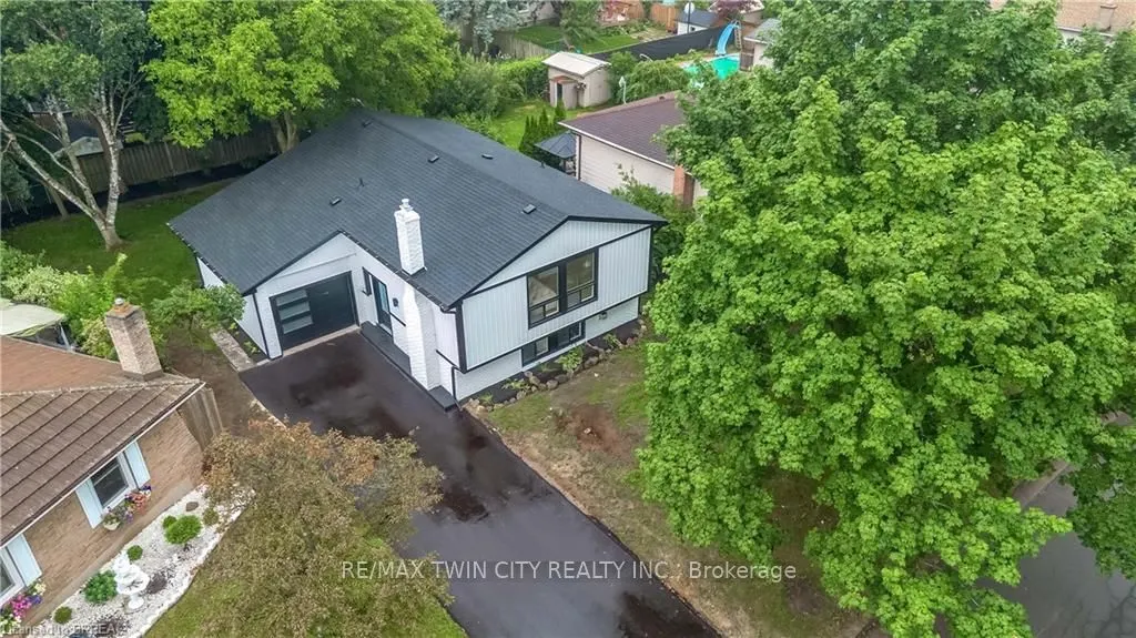 28 Crestlynn Crescent