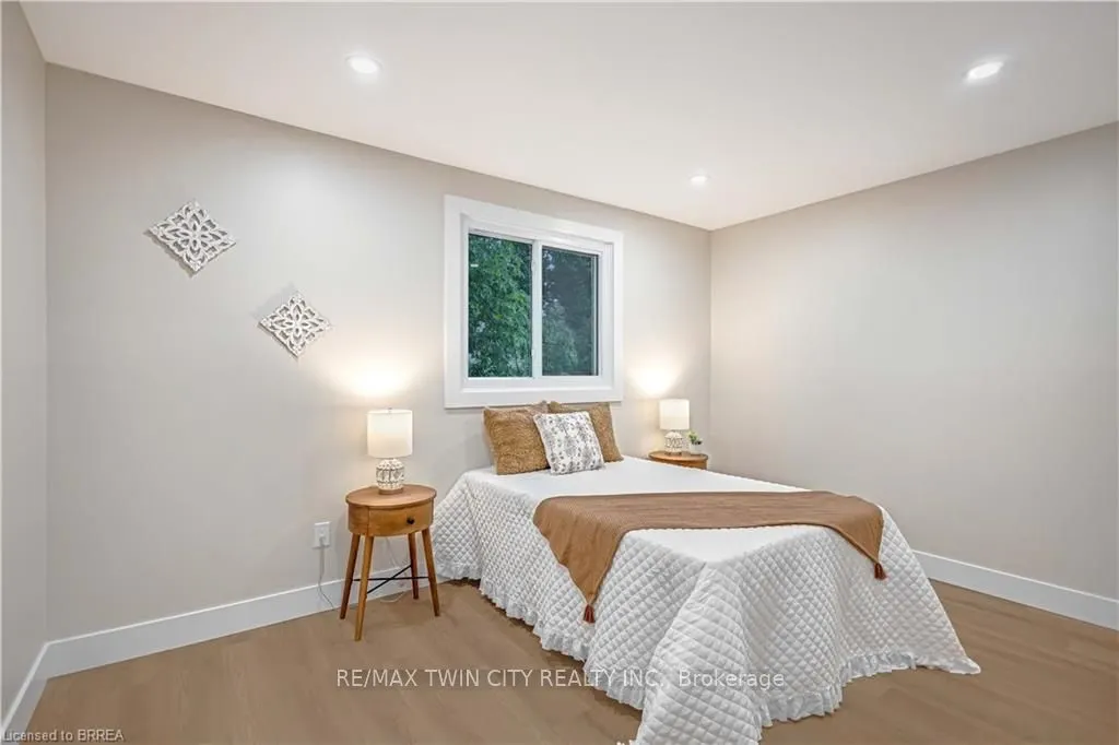 28 Crestlynn Crescent