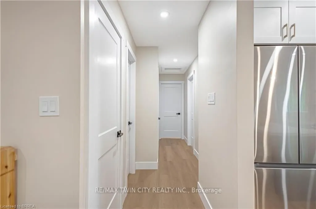 28 Crestlynn Crescent