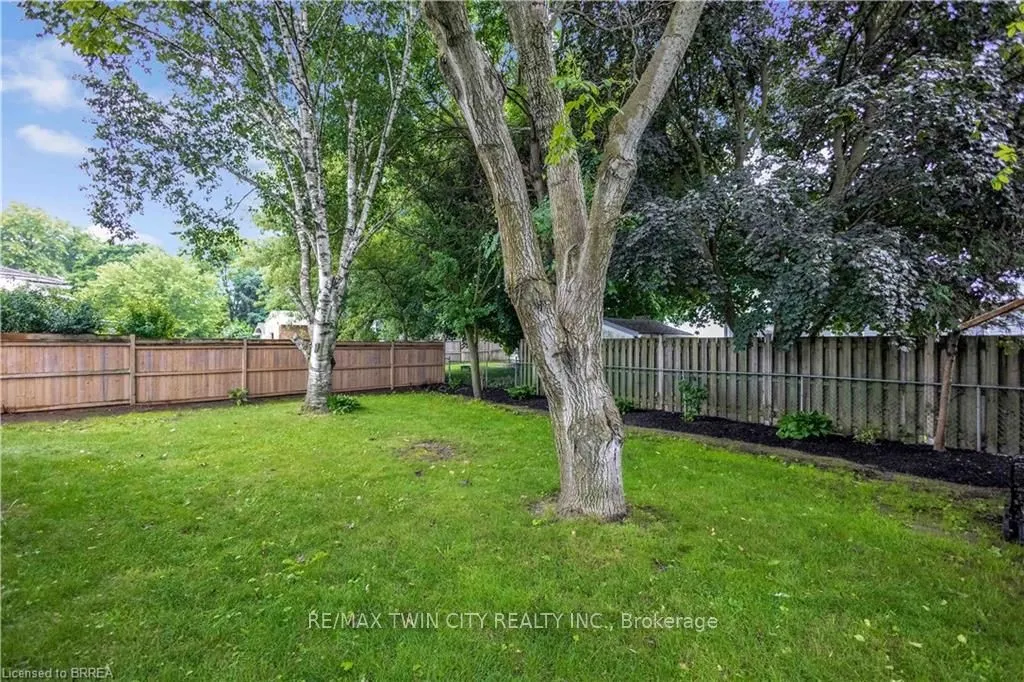 28 Crestlynn Crescent