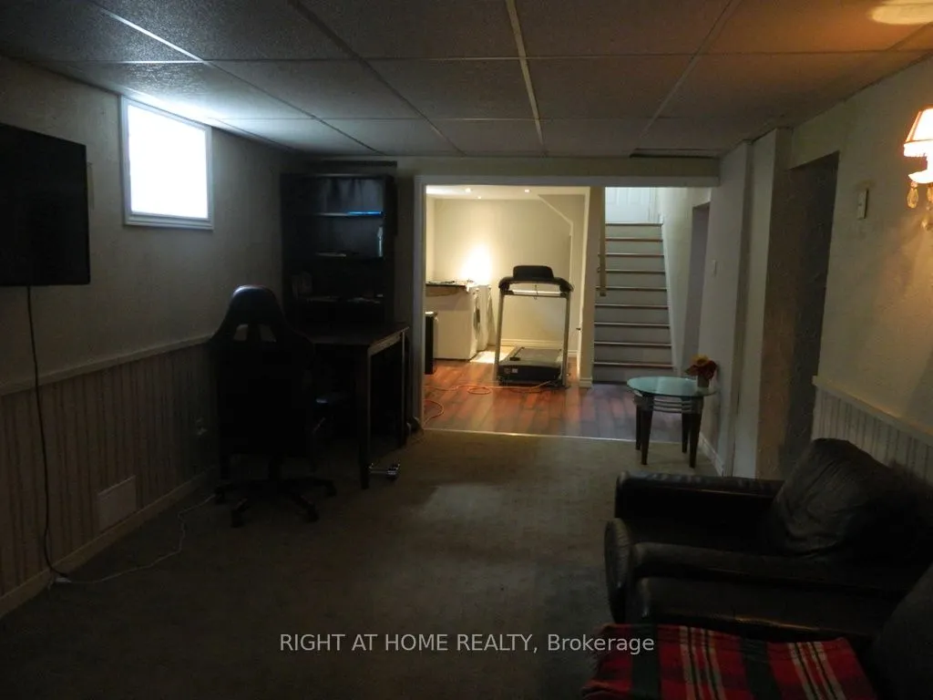 3261 Prior Crescent
