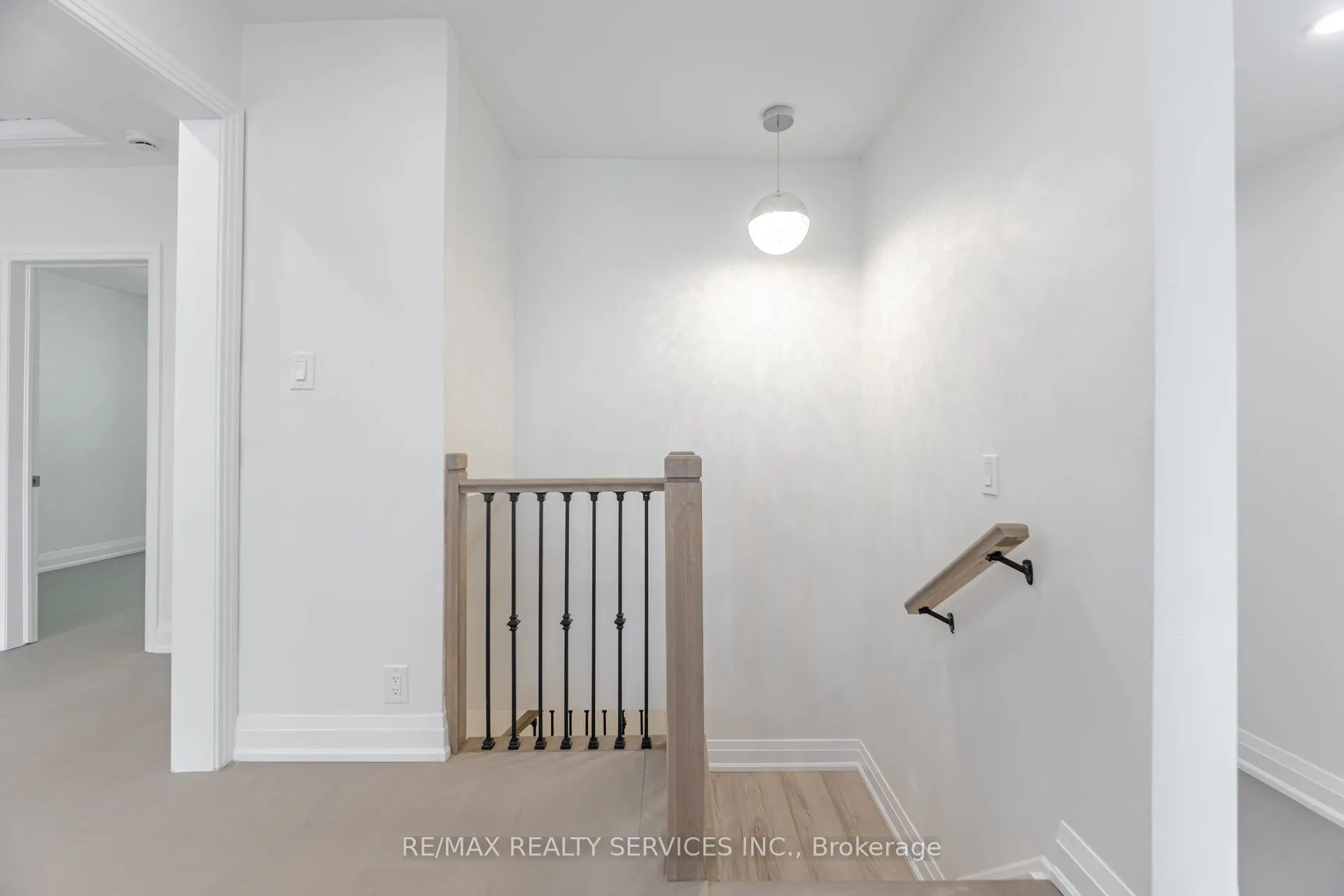 8772 Wellington 124 Road W