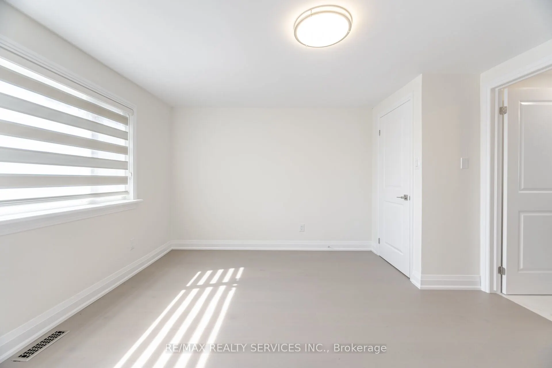 8772 Wellington 124 Road W