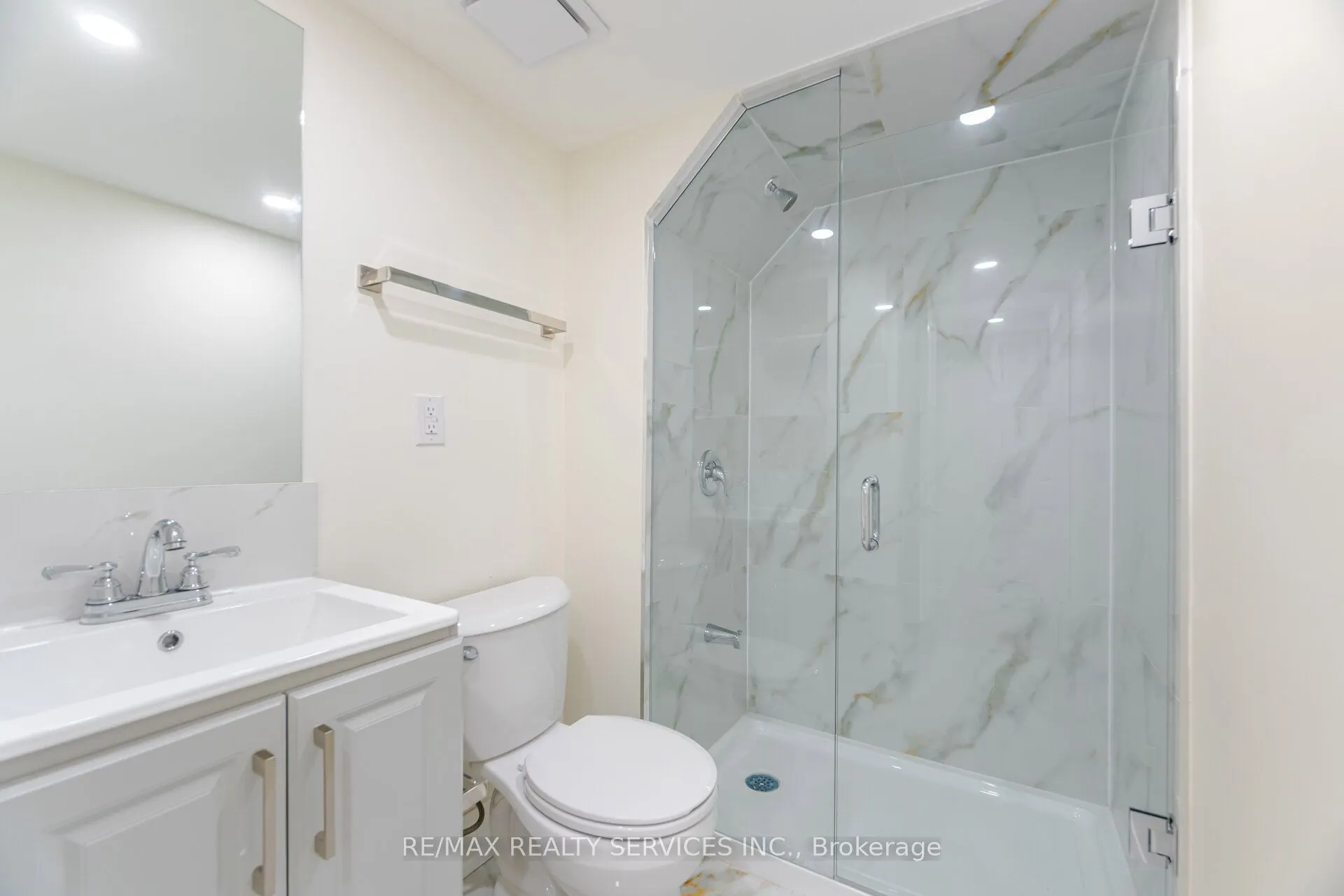 8772 Wellington 124 Road W