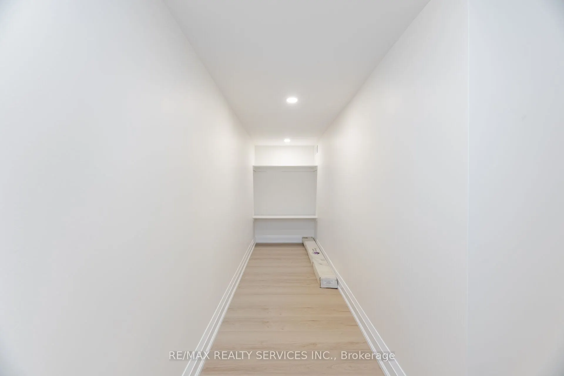 8772 Wellington 124 Road W