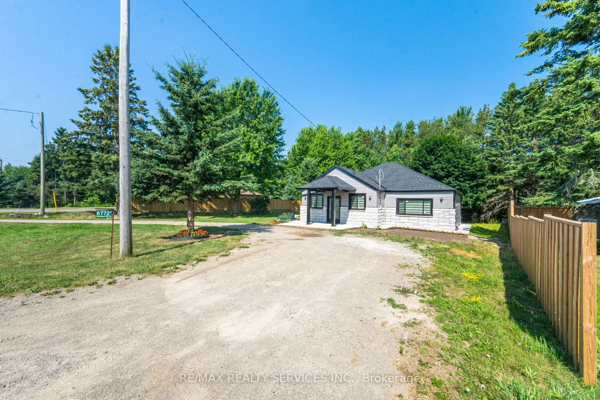 8772 Wellington 124 Road W