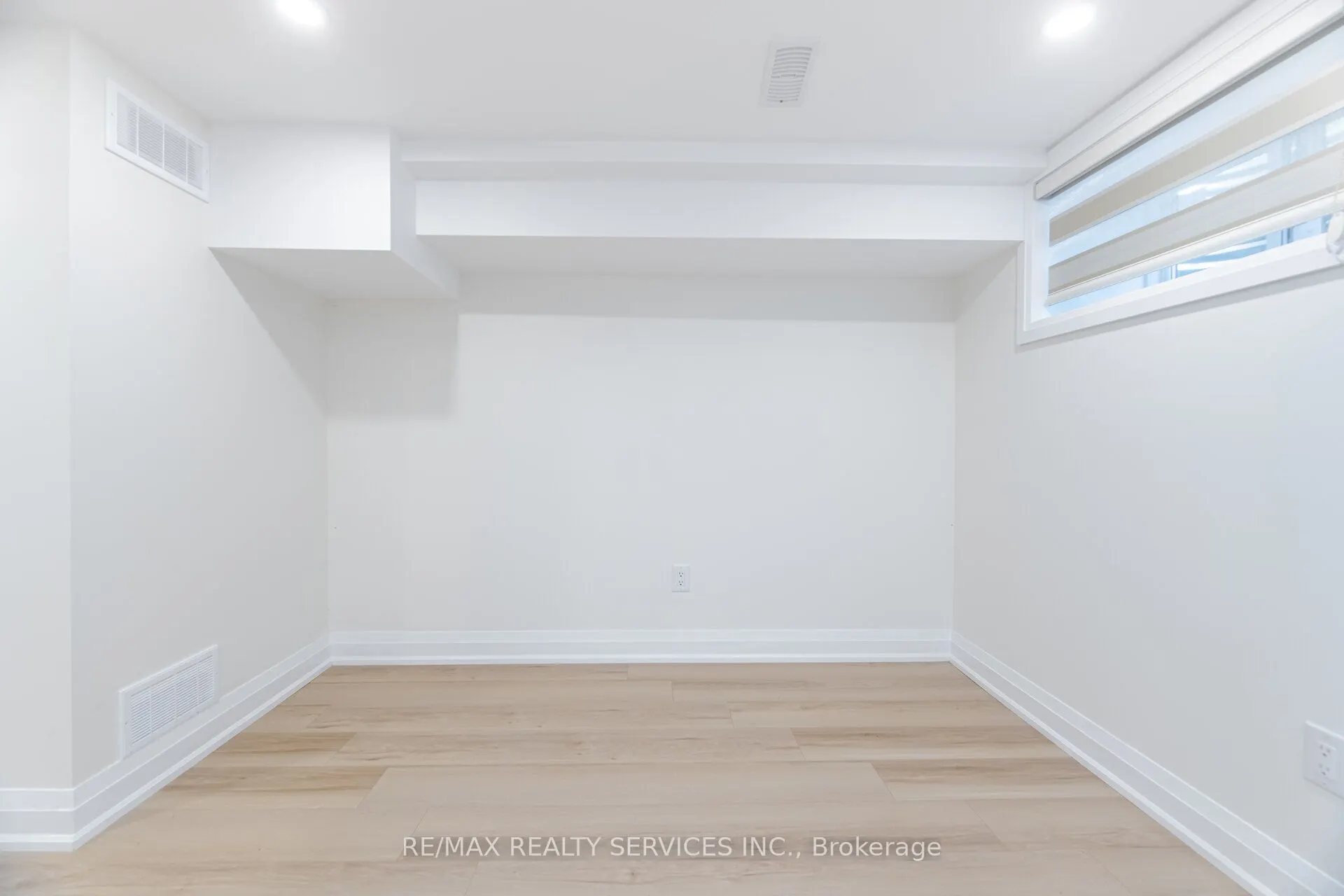 8772 Wellington 124 Road W