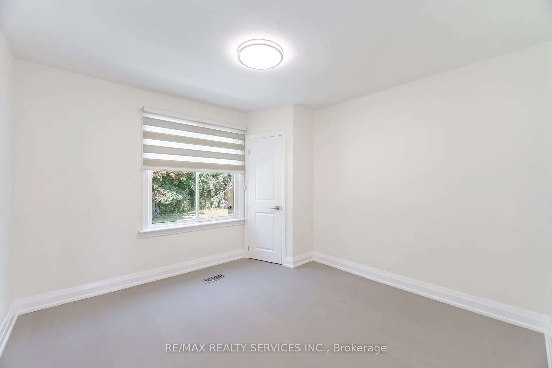 8772 Wellington 124 Road W
