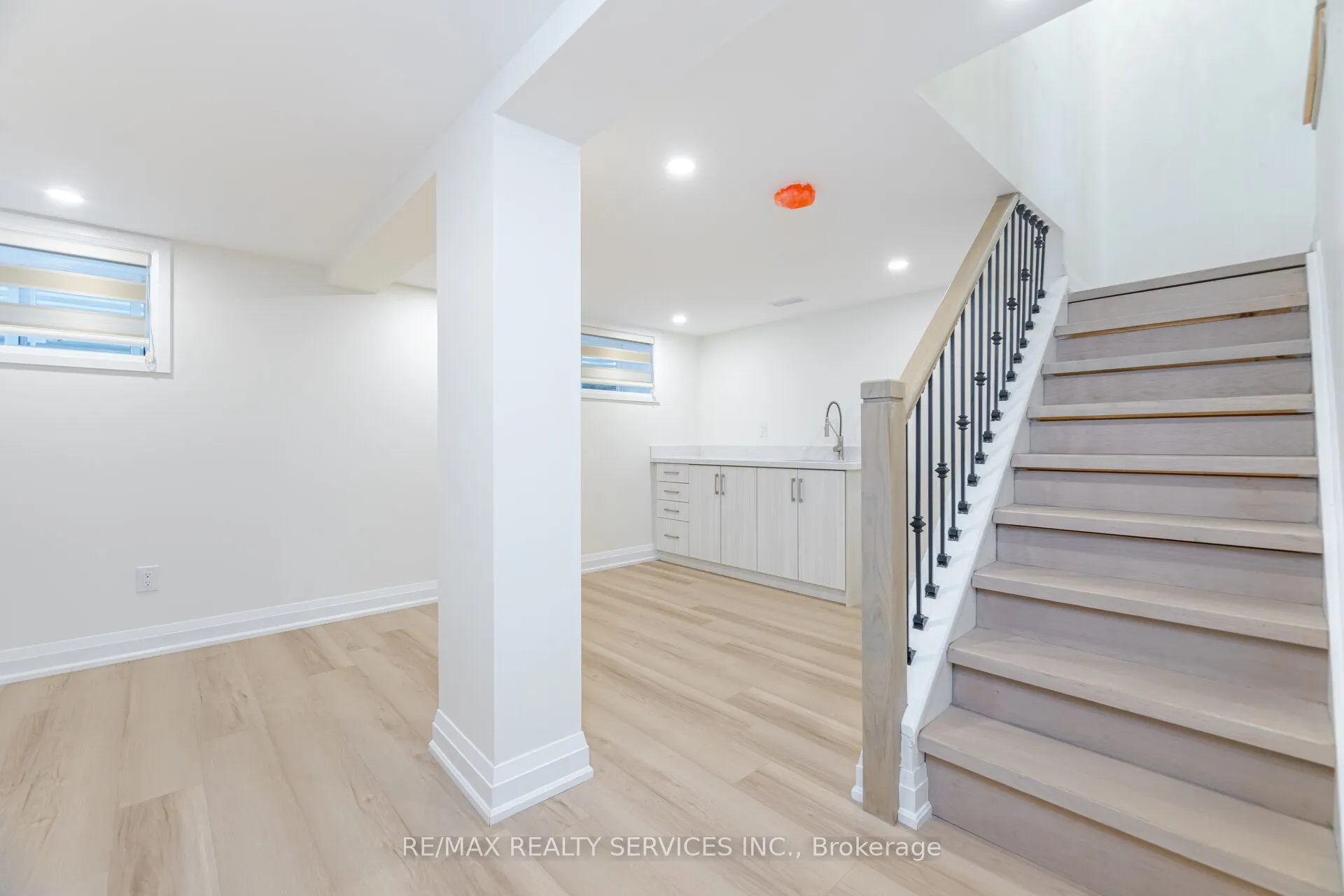8772 Wellington 124 Road W