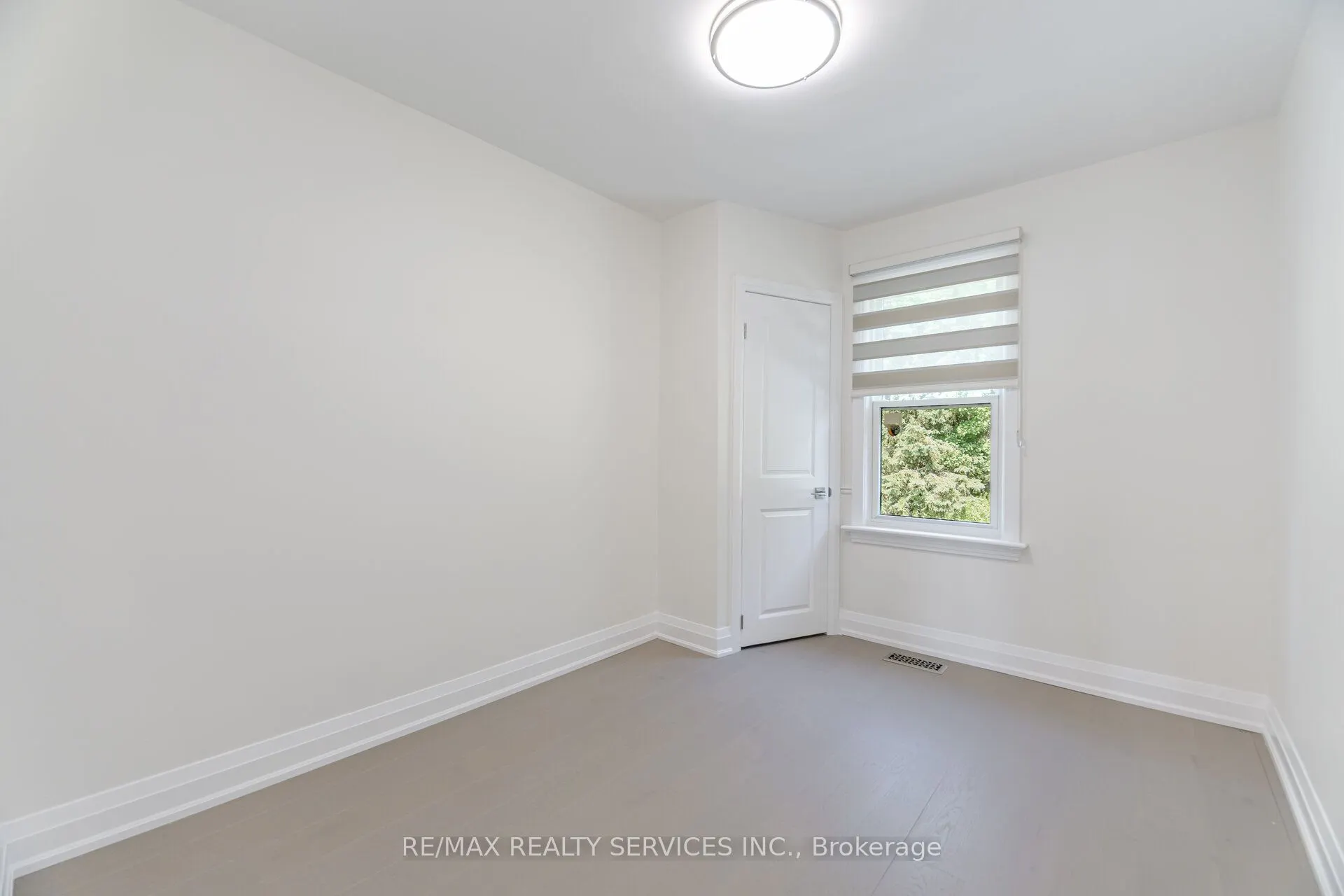 8772 Wellington 124 Road W