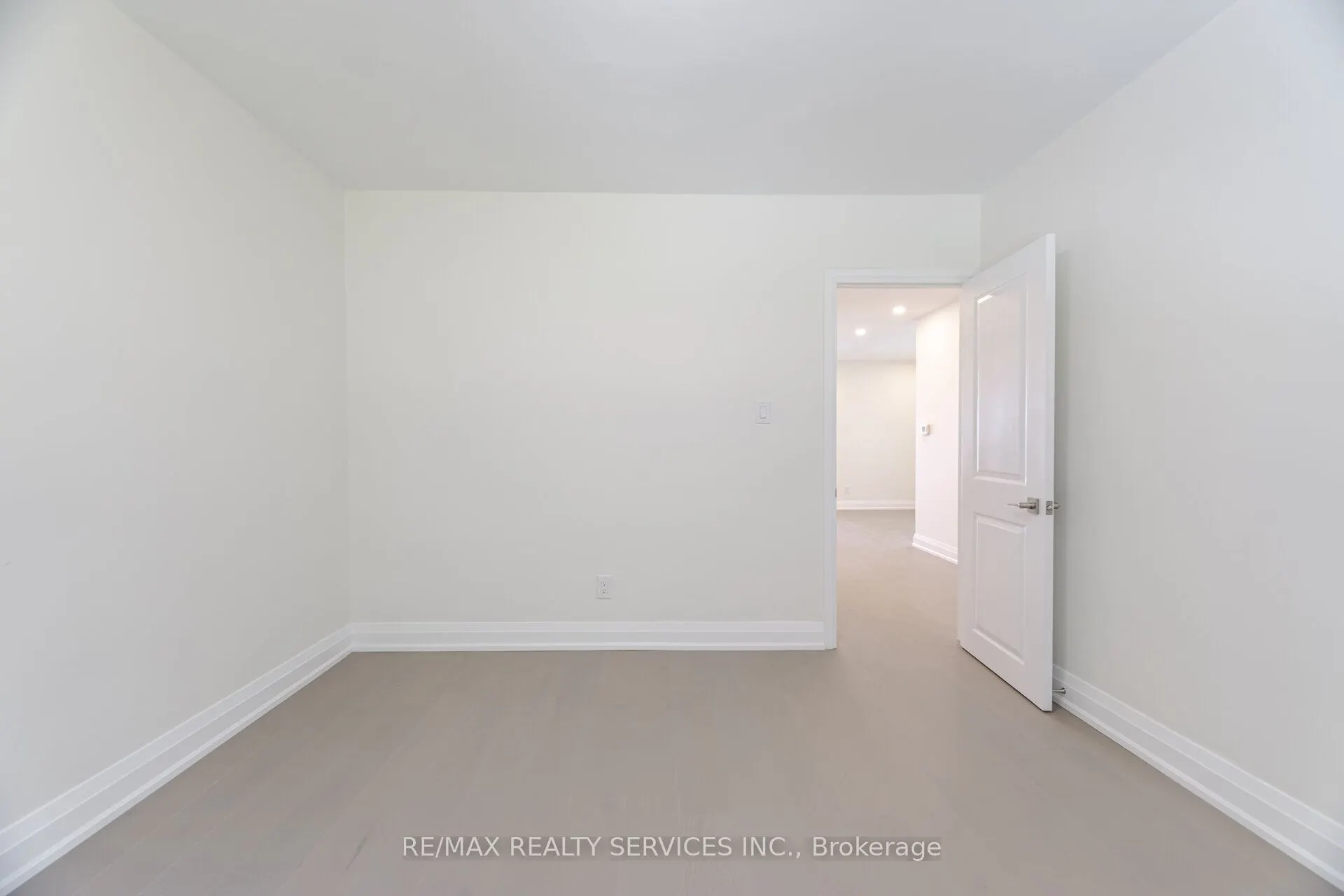 8772 Wellington 124 Road W