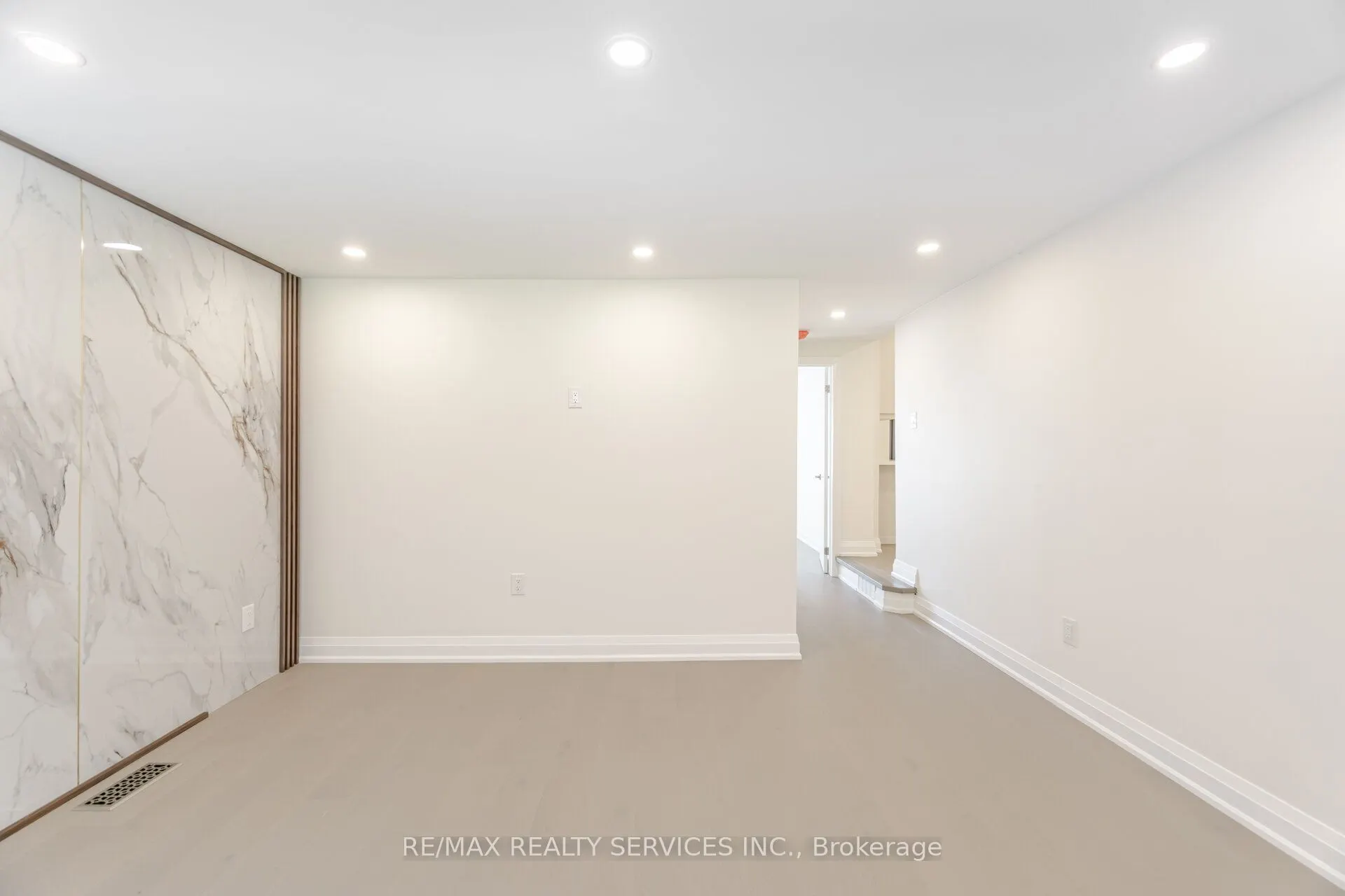 8772 Wellington 124 Road W