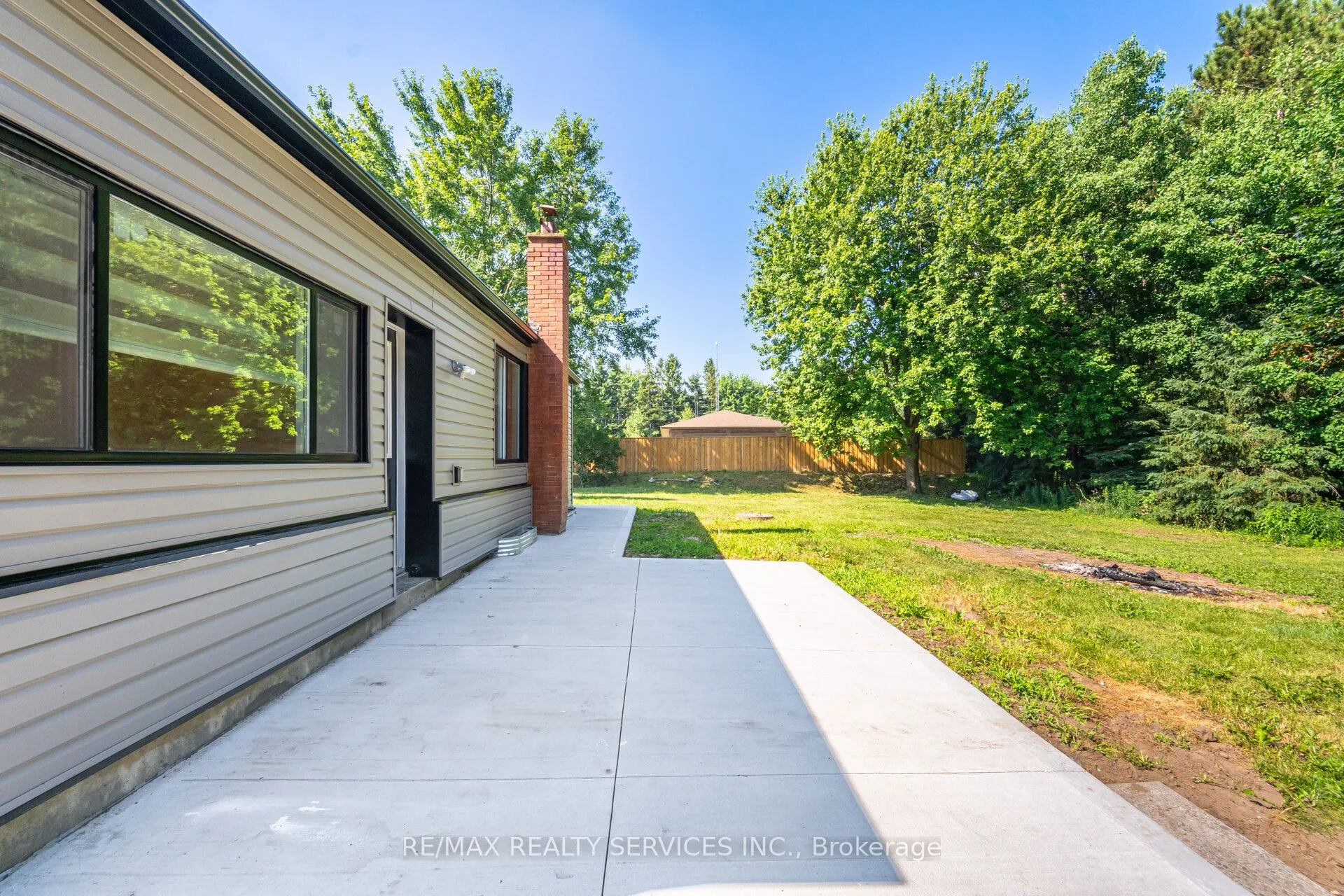 8772 Wellington 124 Road W