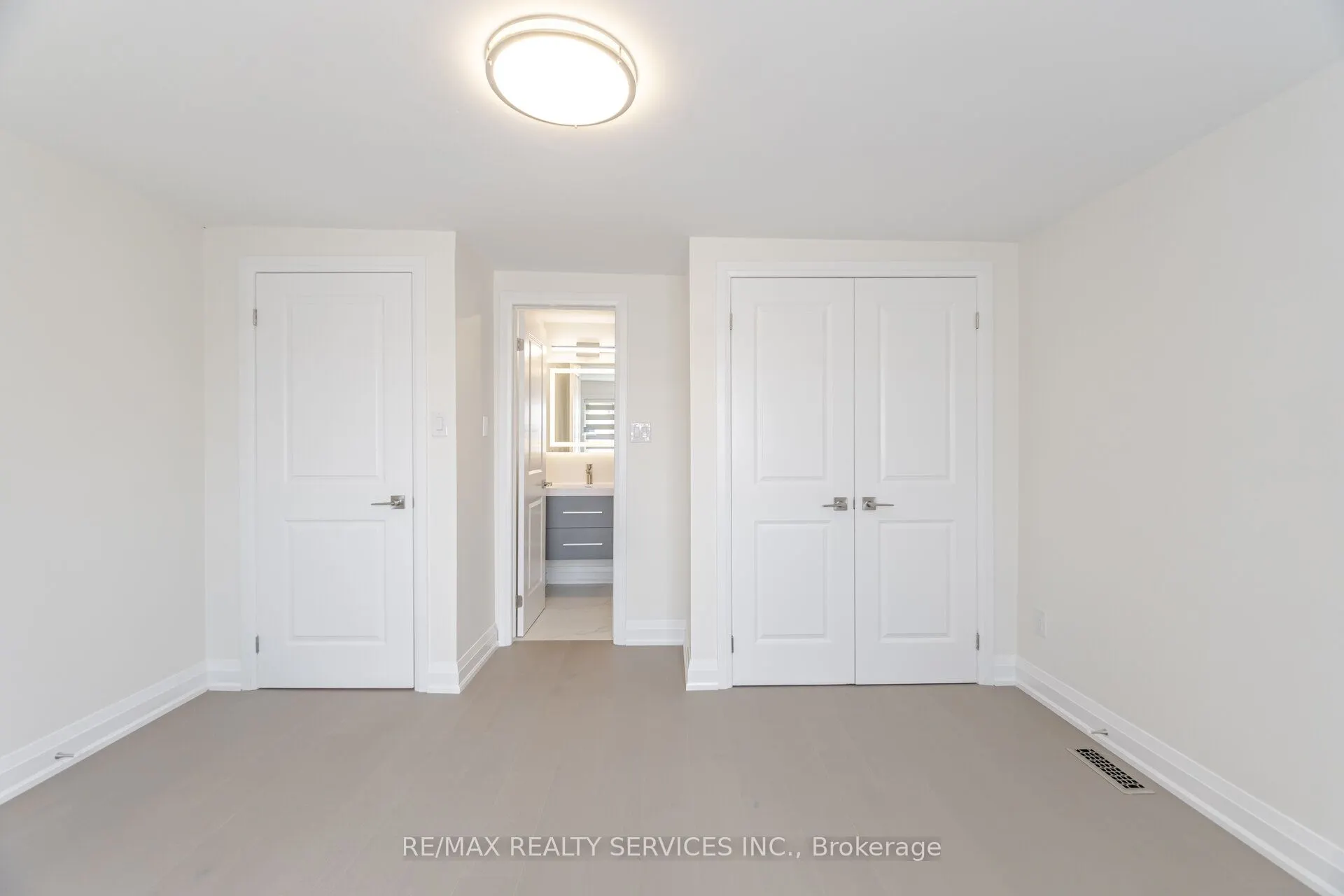 8772 Wellington 124 Road W