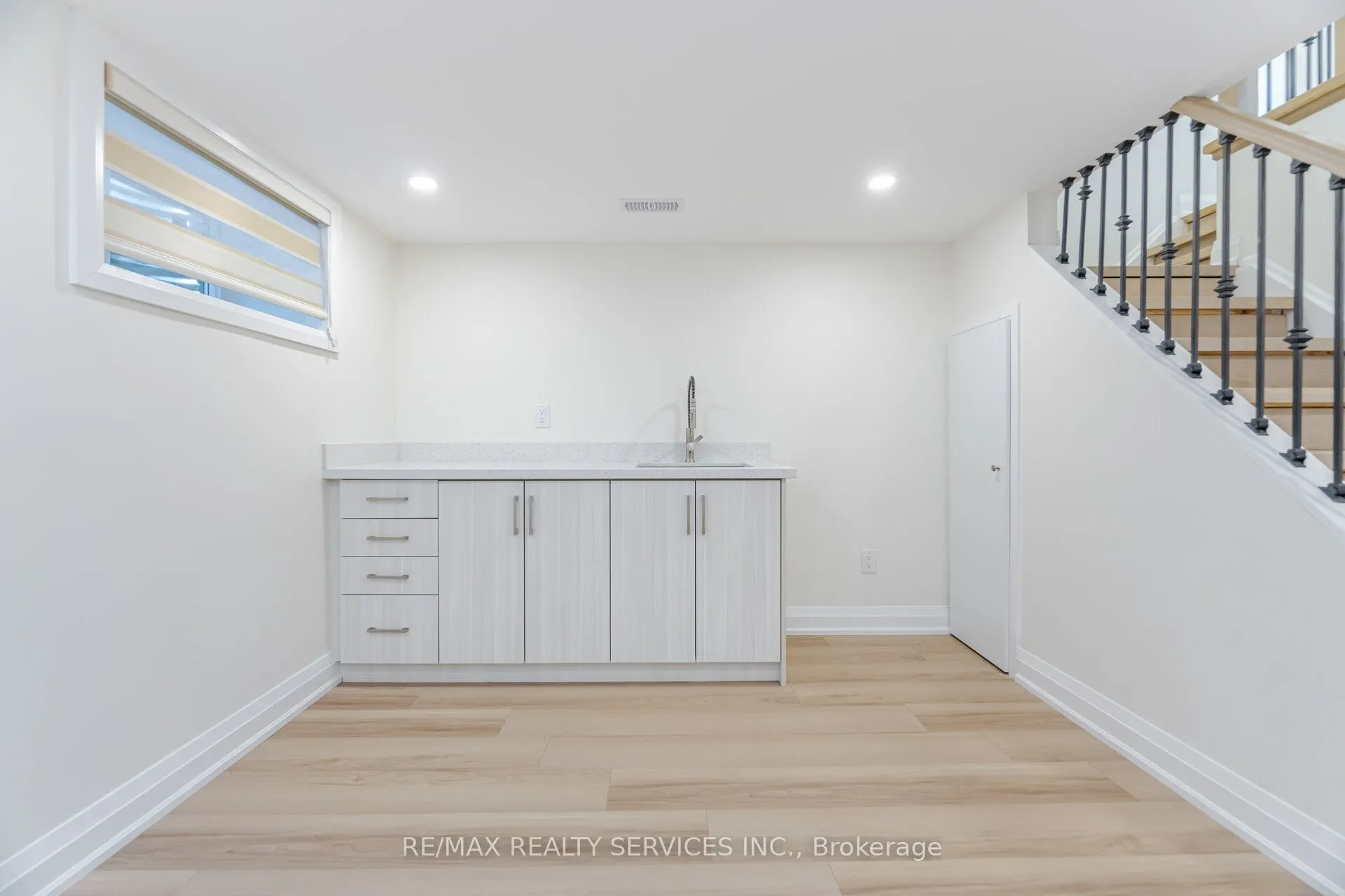 8772 Wellington 124 Road W